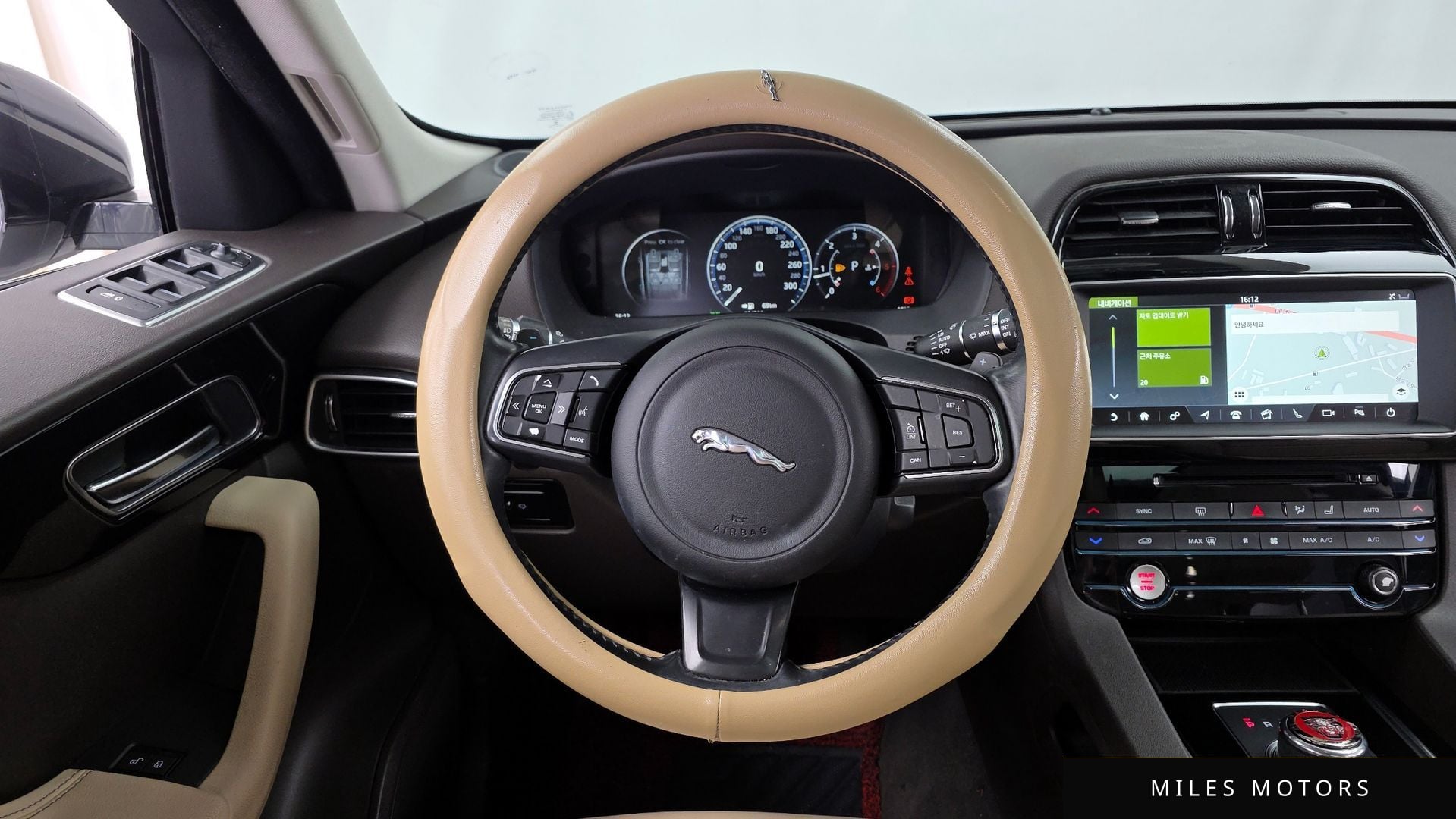 Jaguar F-PACE 2017 — миниатюра 11