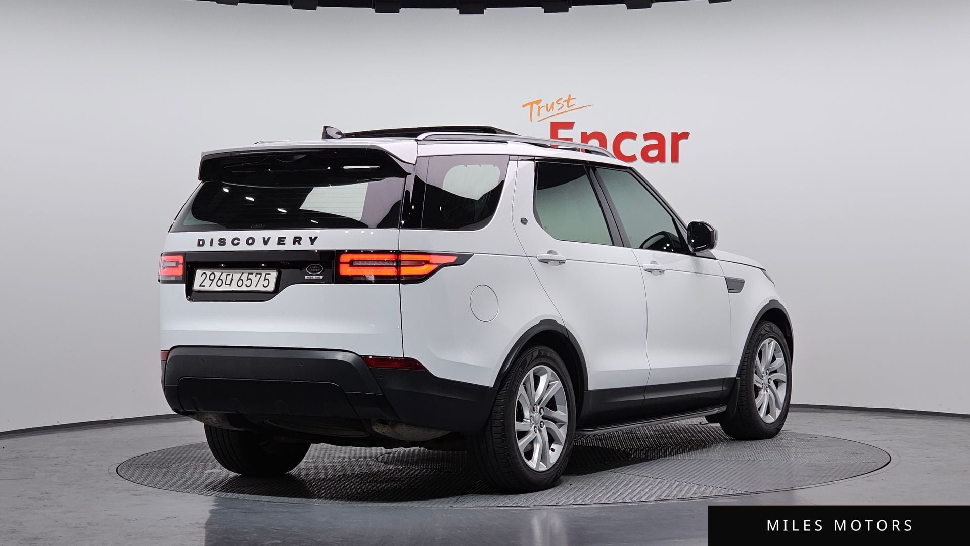 Land Rover Discovery 2017 — миниатюра 2