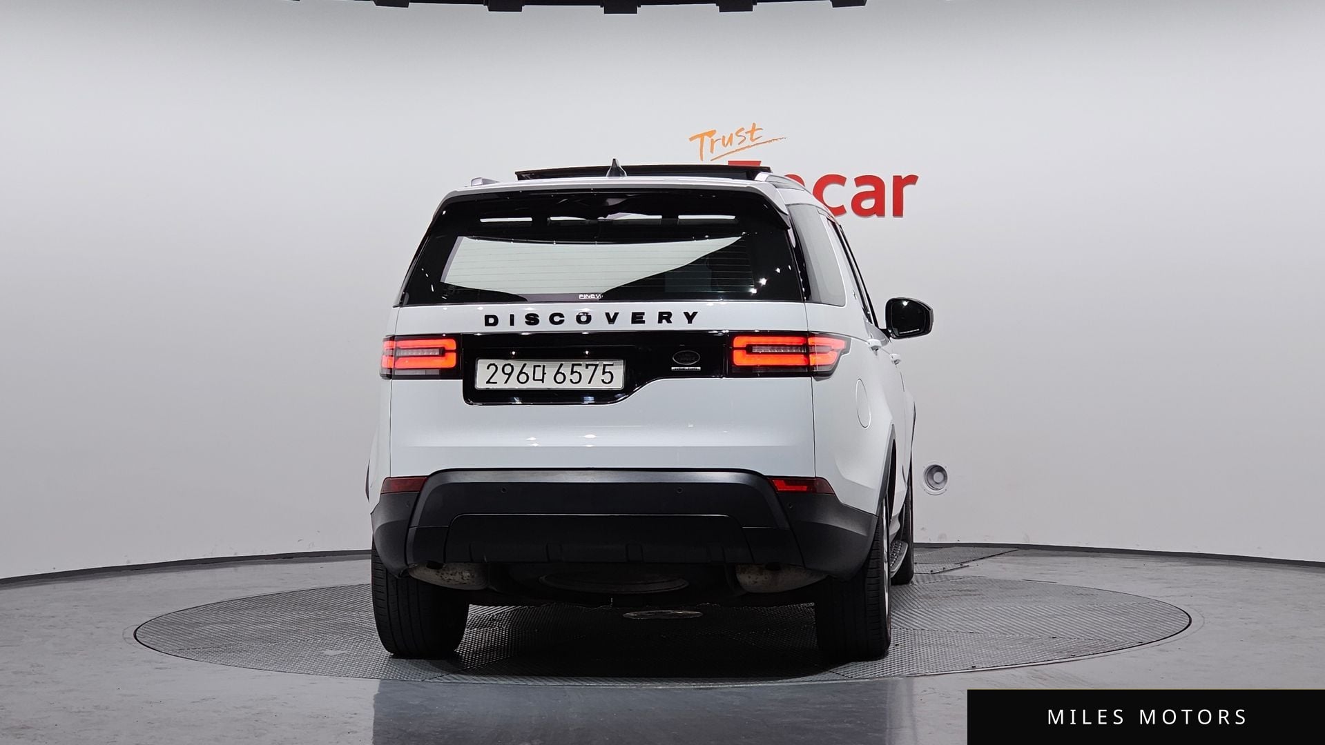 Land Rover Discovery 2017 — миниатюра 4