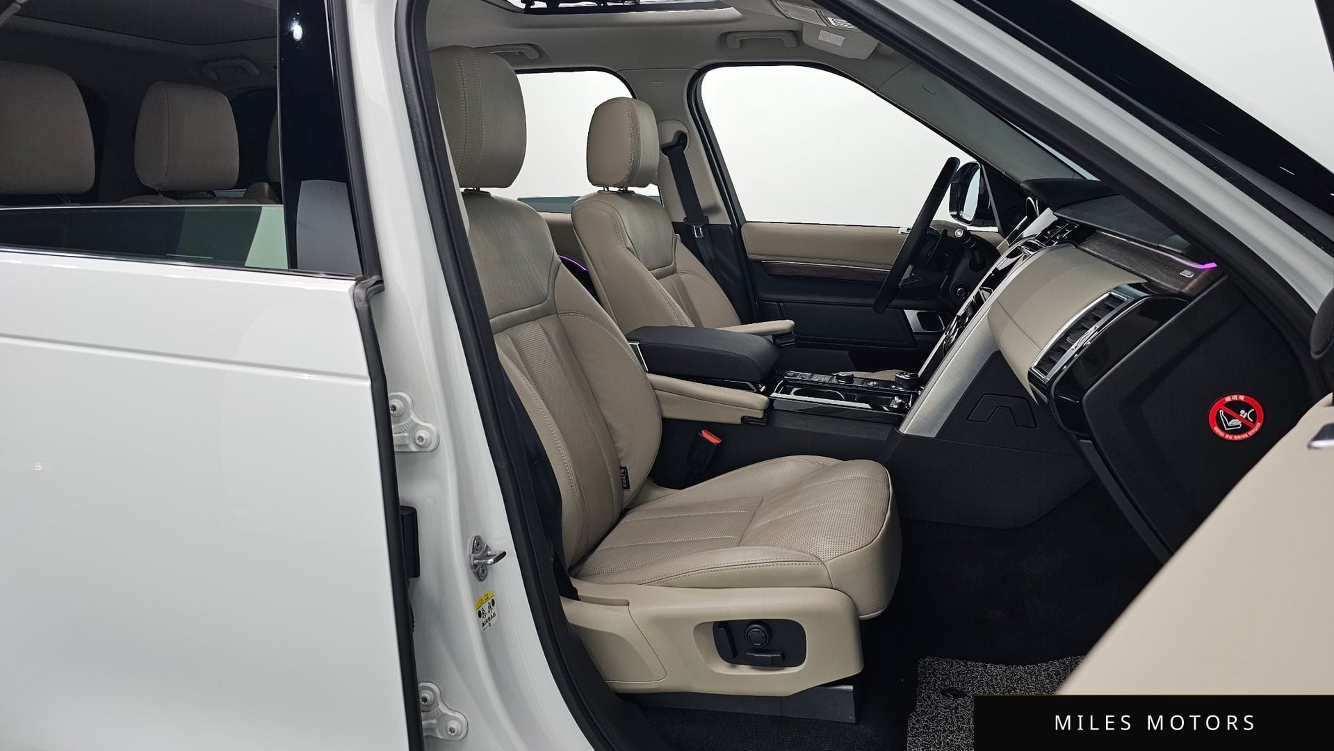 Land Rover Discovery 2017 — миниатюра 10