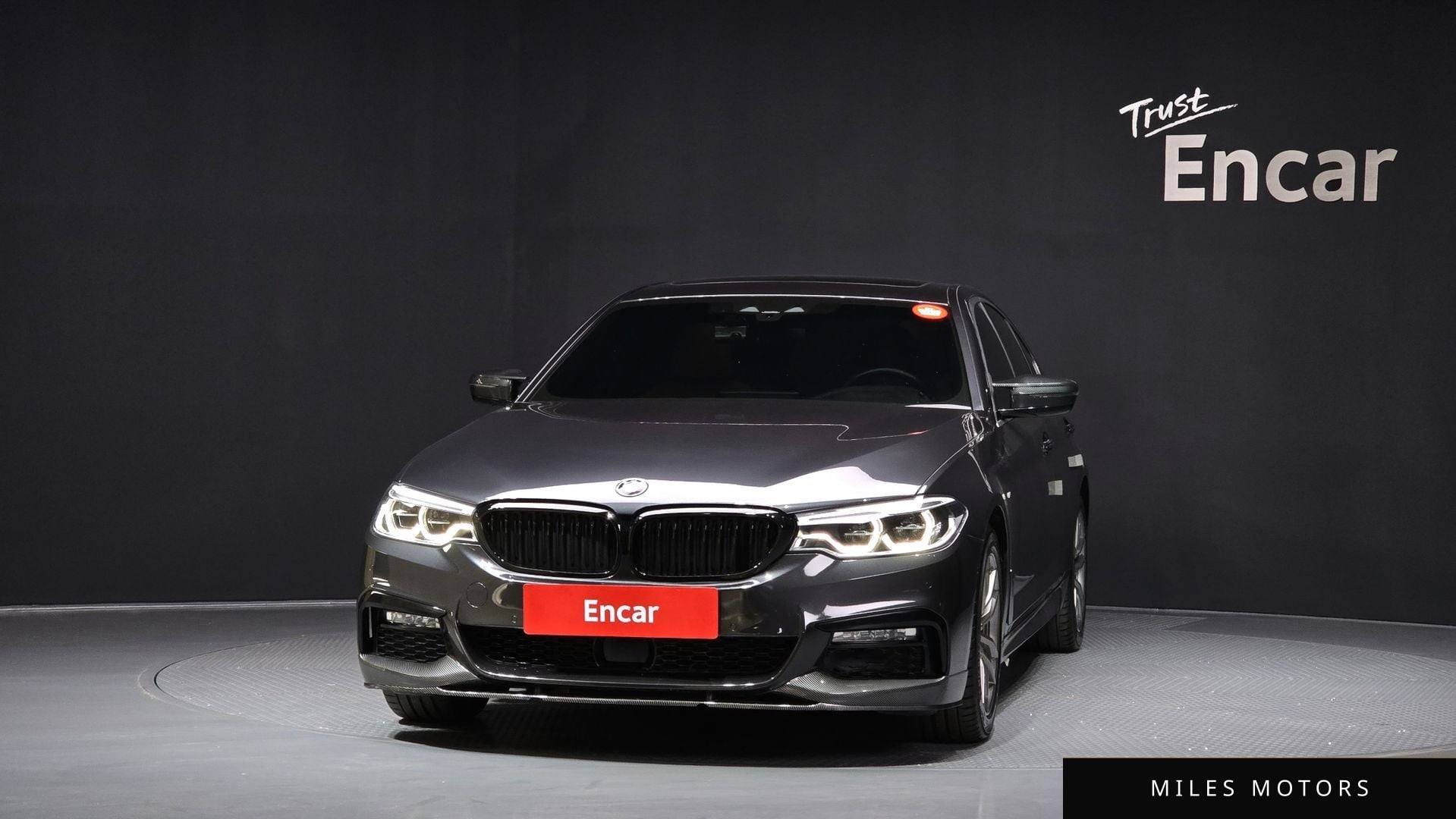 BMW 5 Series (G30) 2018 — миниатюра 3