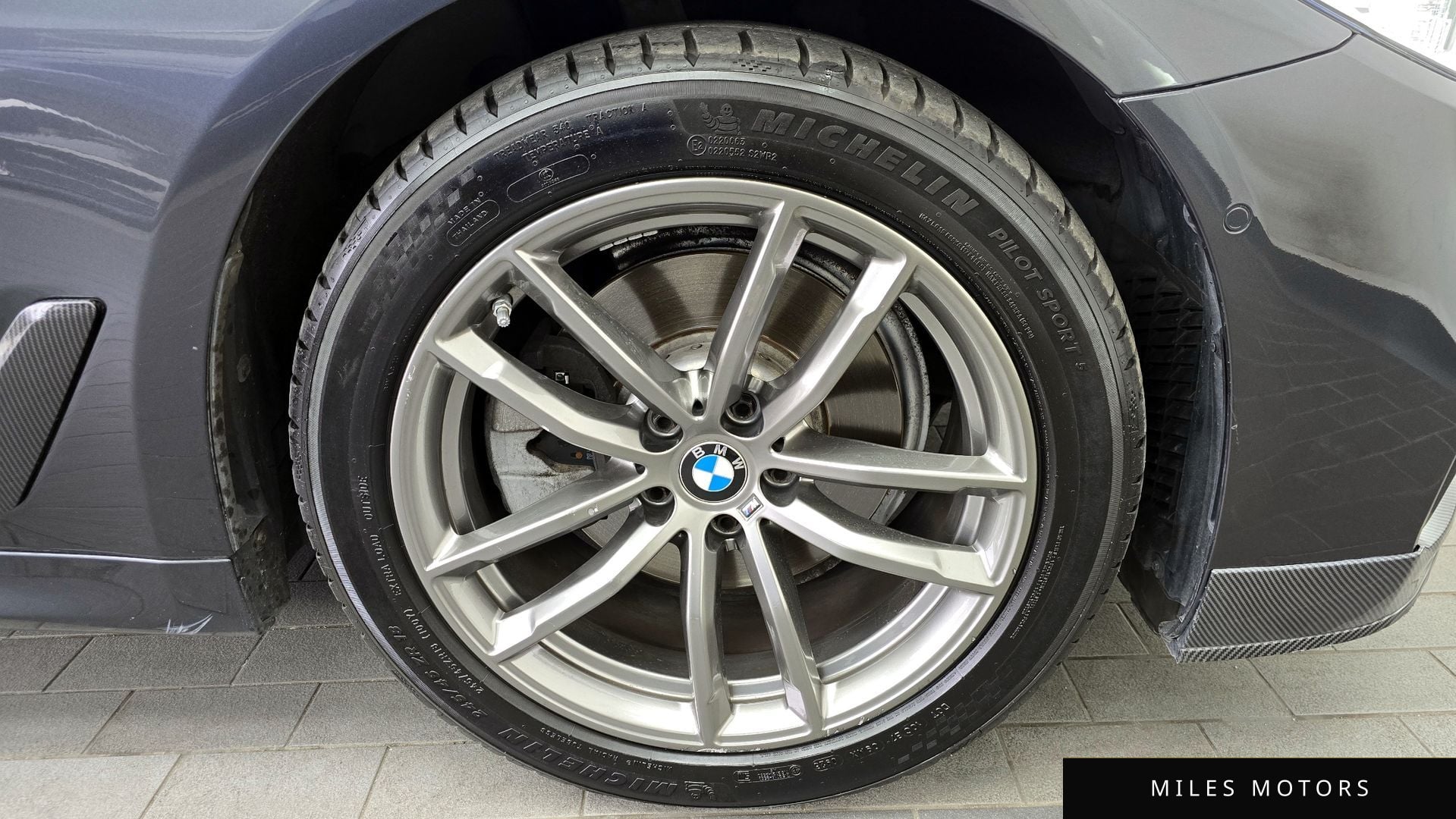 BMW 5 Series (G30) 2018 — миниатюра 5