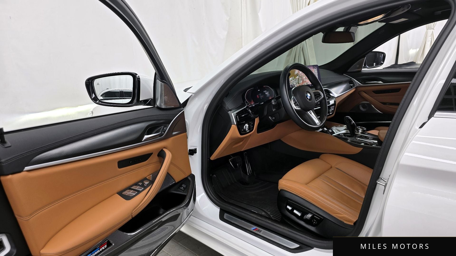 BMW 5 Series (G30) 2023 — миниатюра 10