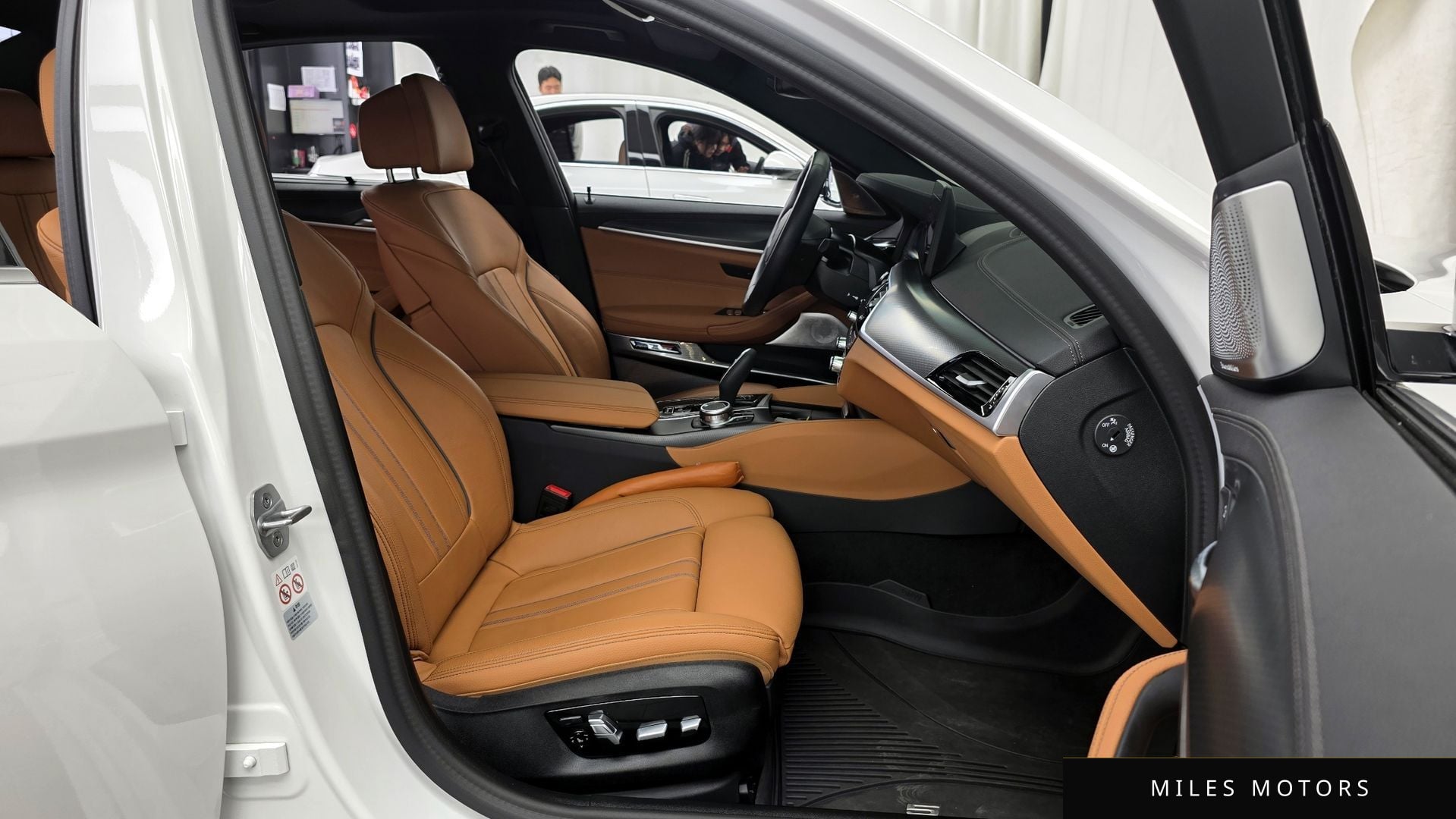 BMW 5 Series (G30) 2023 — миниатюра 11