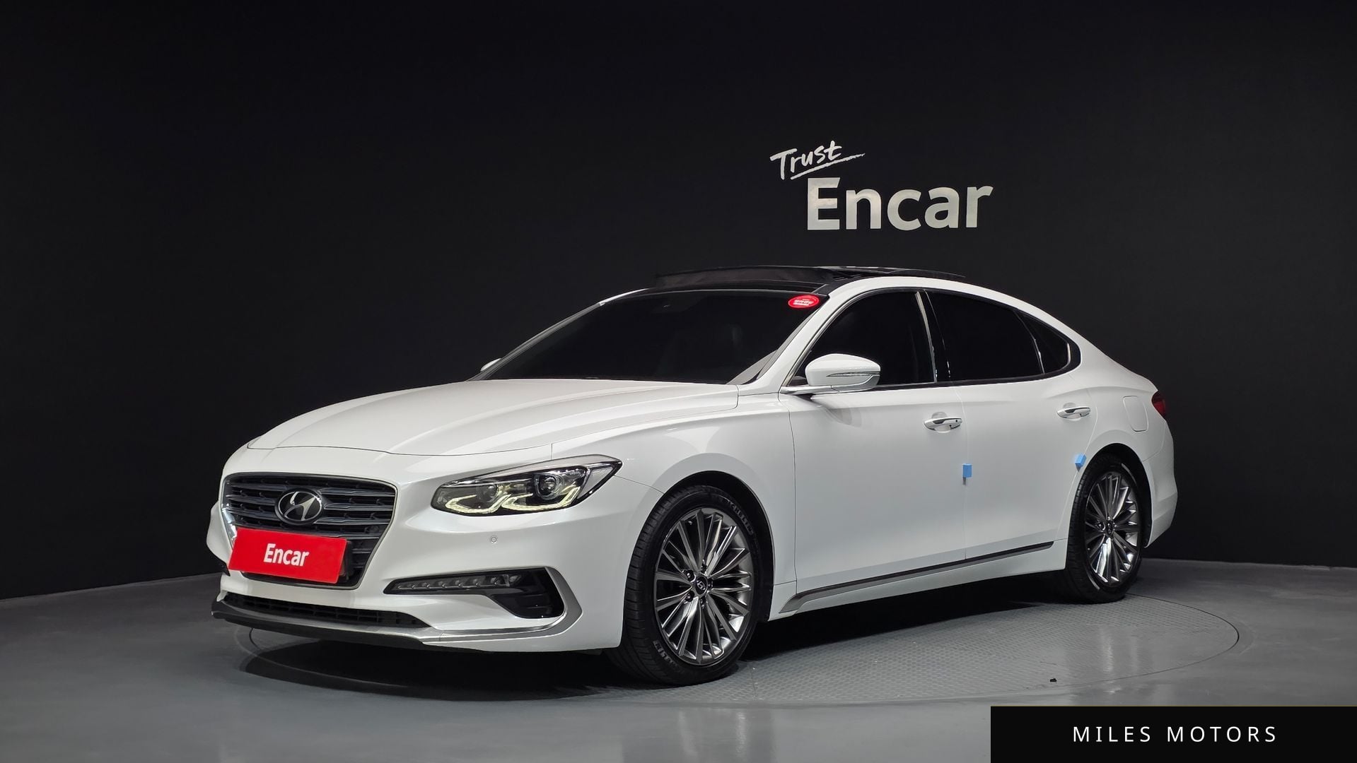 Hyundai Grandeur 2017 — фото 1 из 12