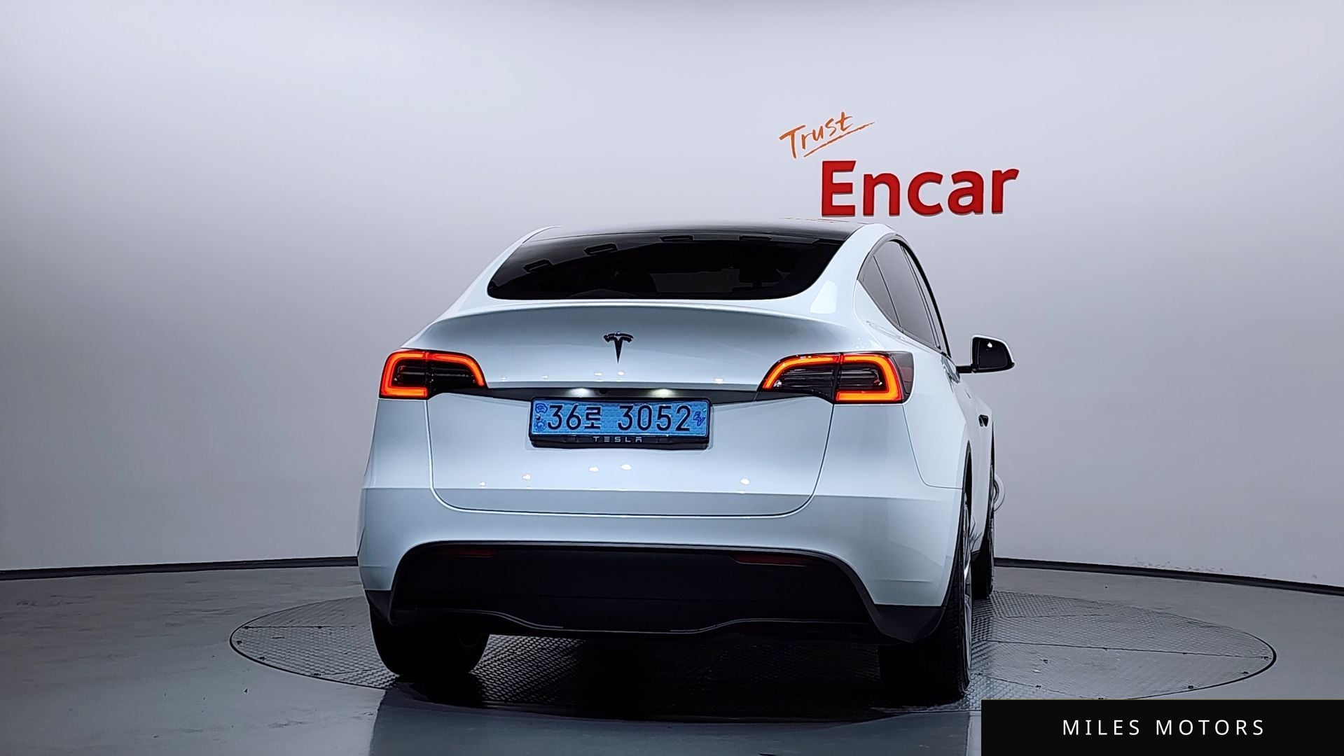 Tesla Model Y 2023 — миниатюра 4