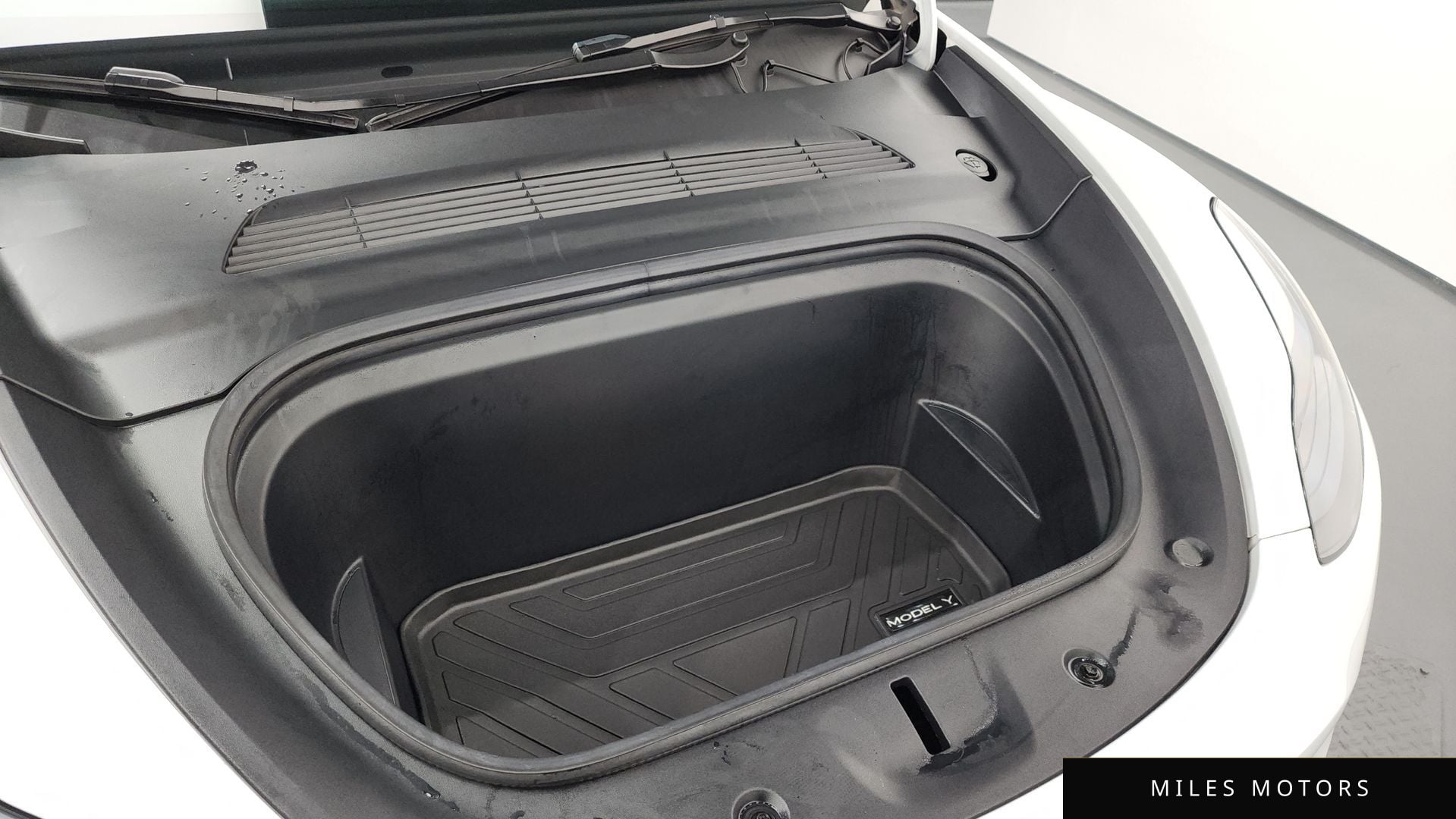 Tesla Model Y 2023 — миниатюра 6