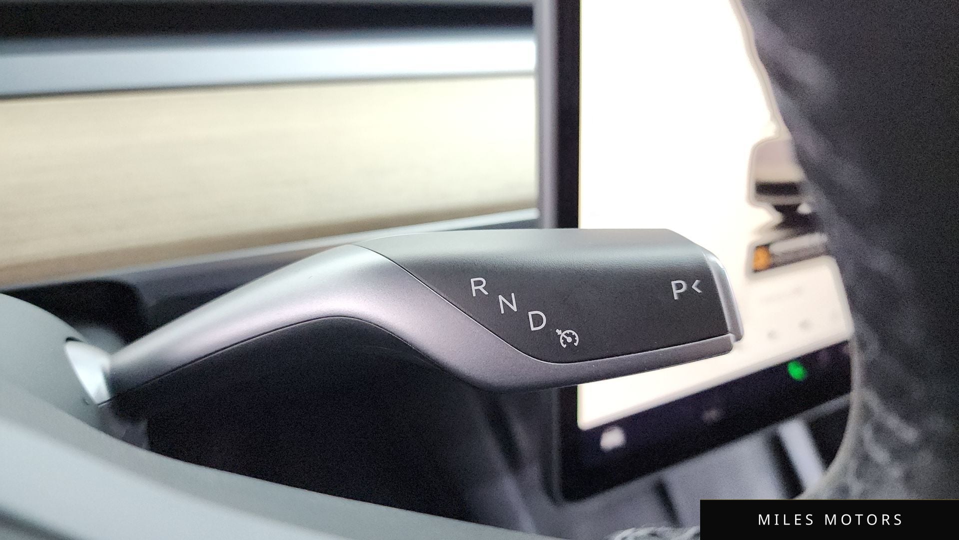 Tesla Model Y 2023 — миниатюра 9