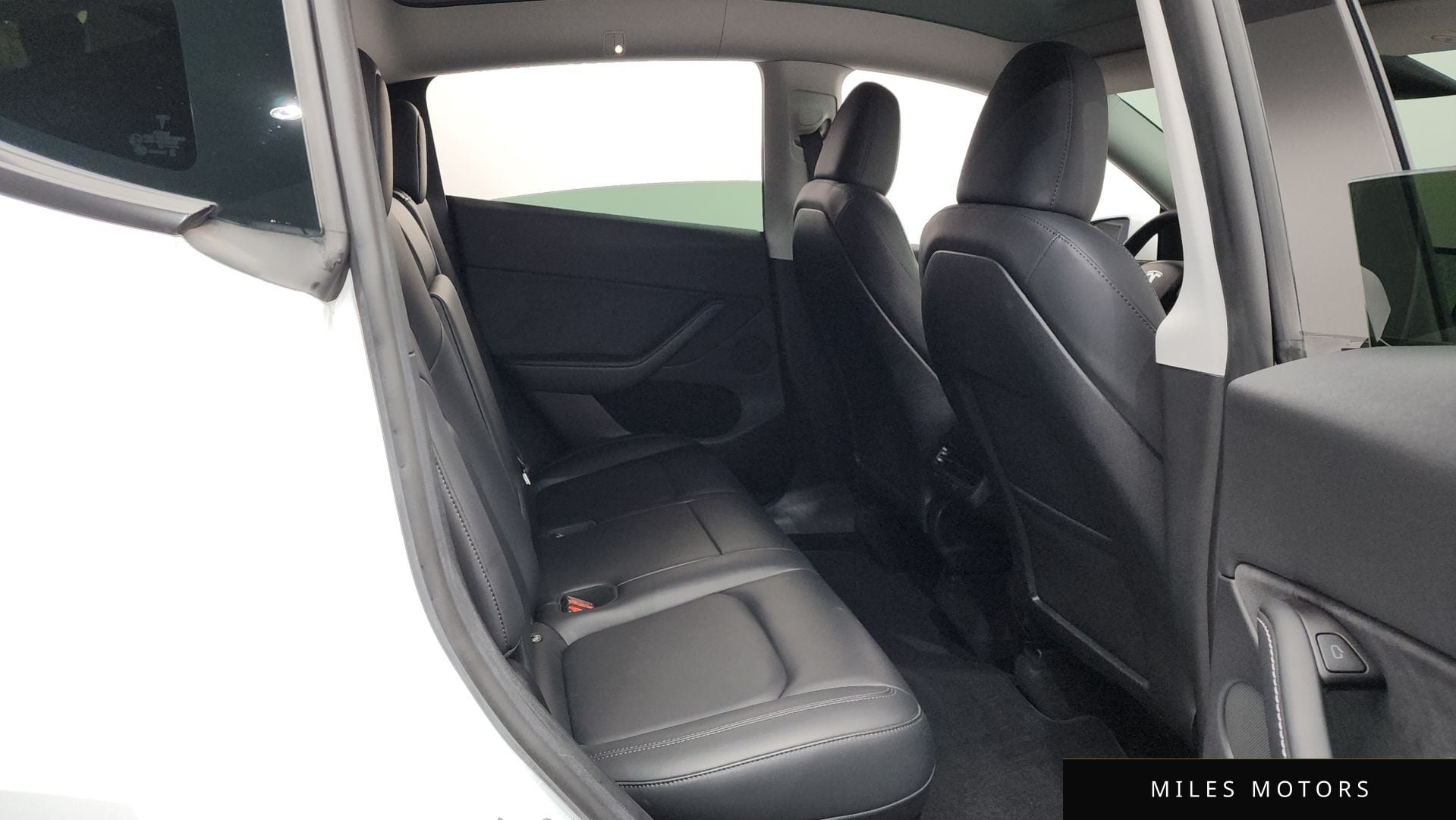 Tesla Model Y 2023 — миниатюра 12