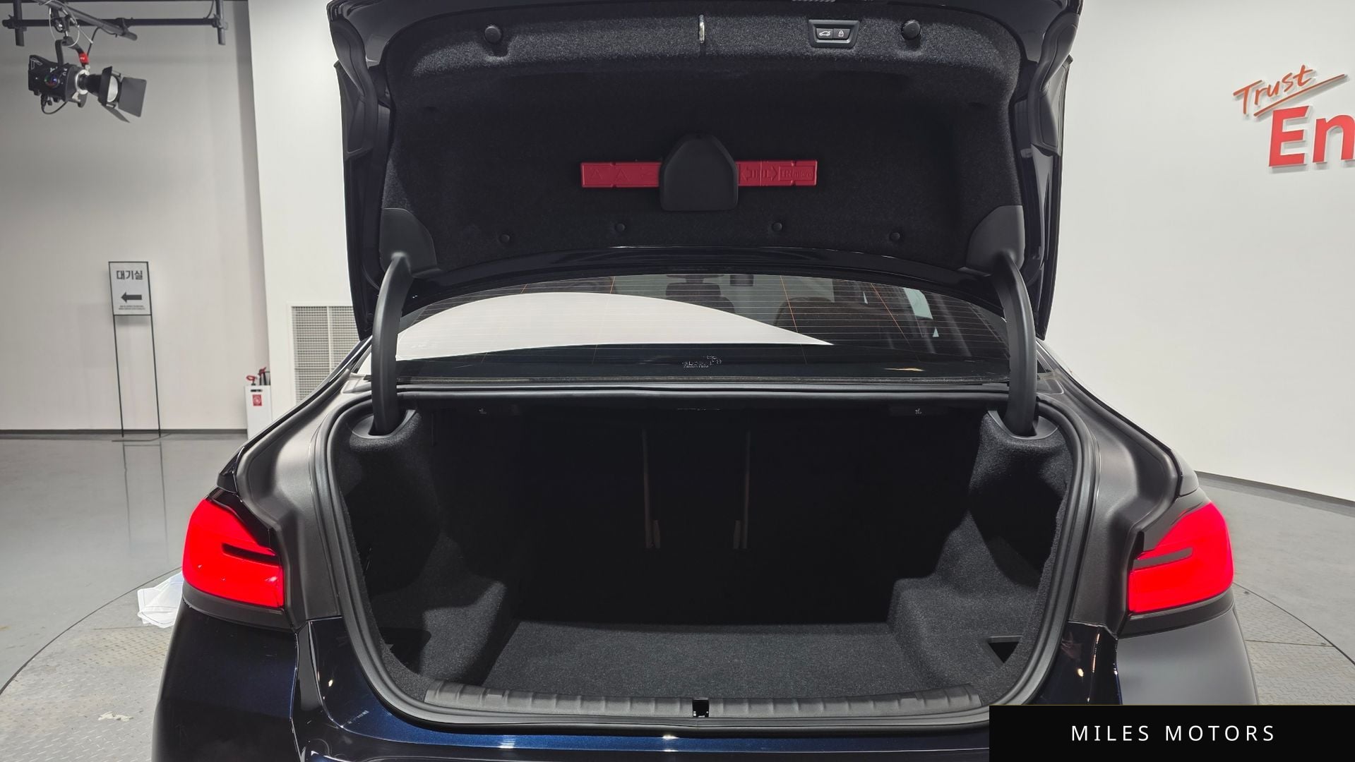 BMW 5시리즈 (G30) 2023 — миниатюра 20