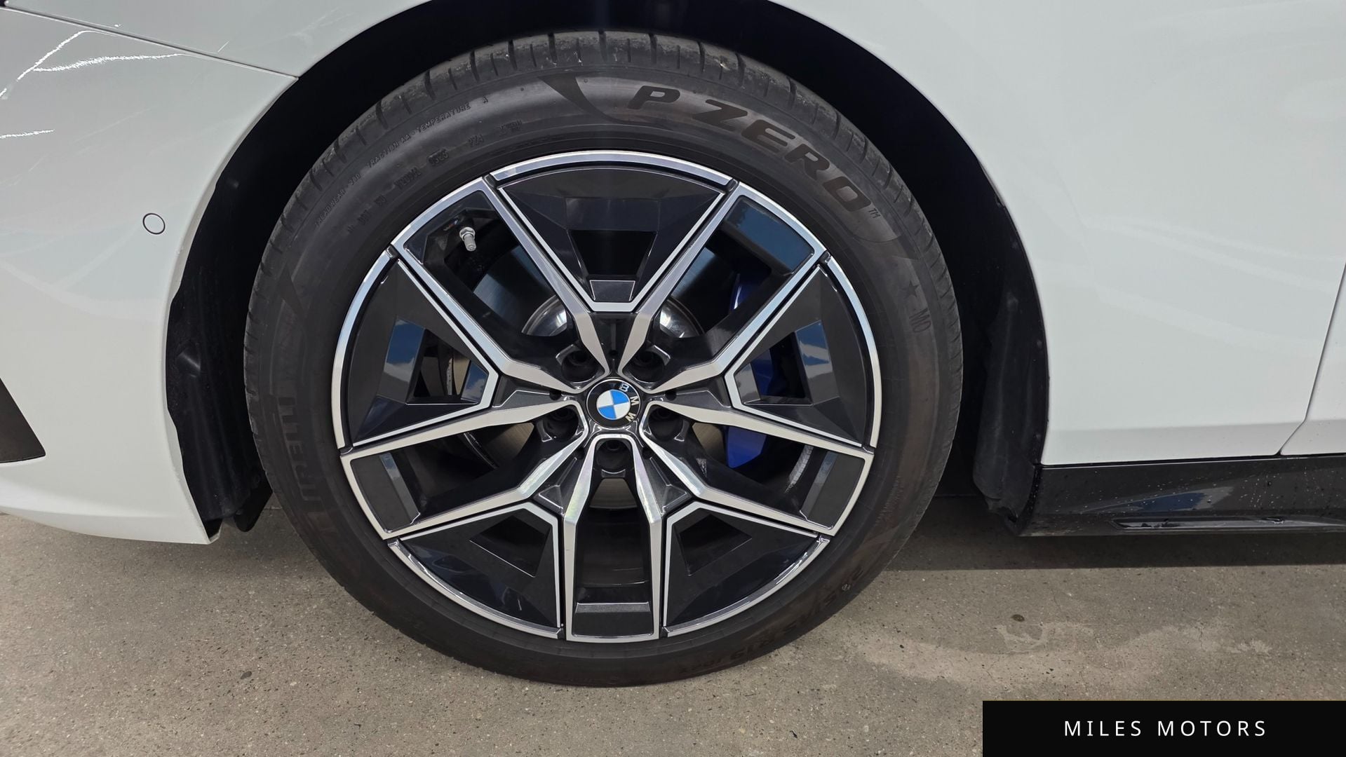 BMW 5 Series (G60) 2025 — миниатюра 5