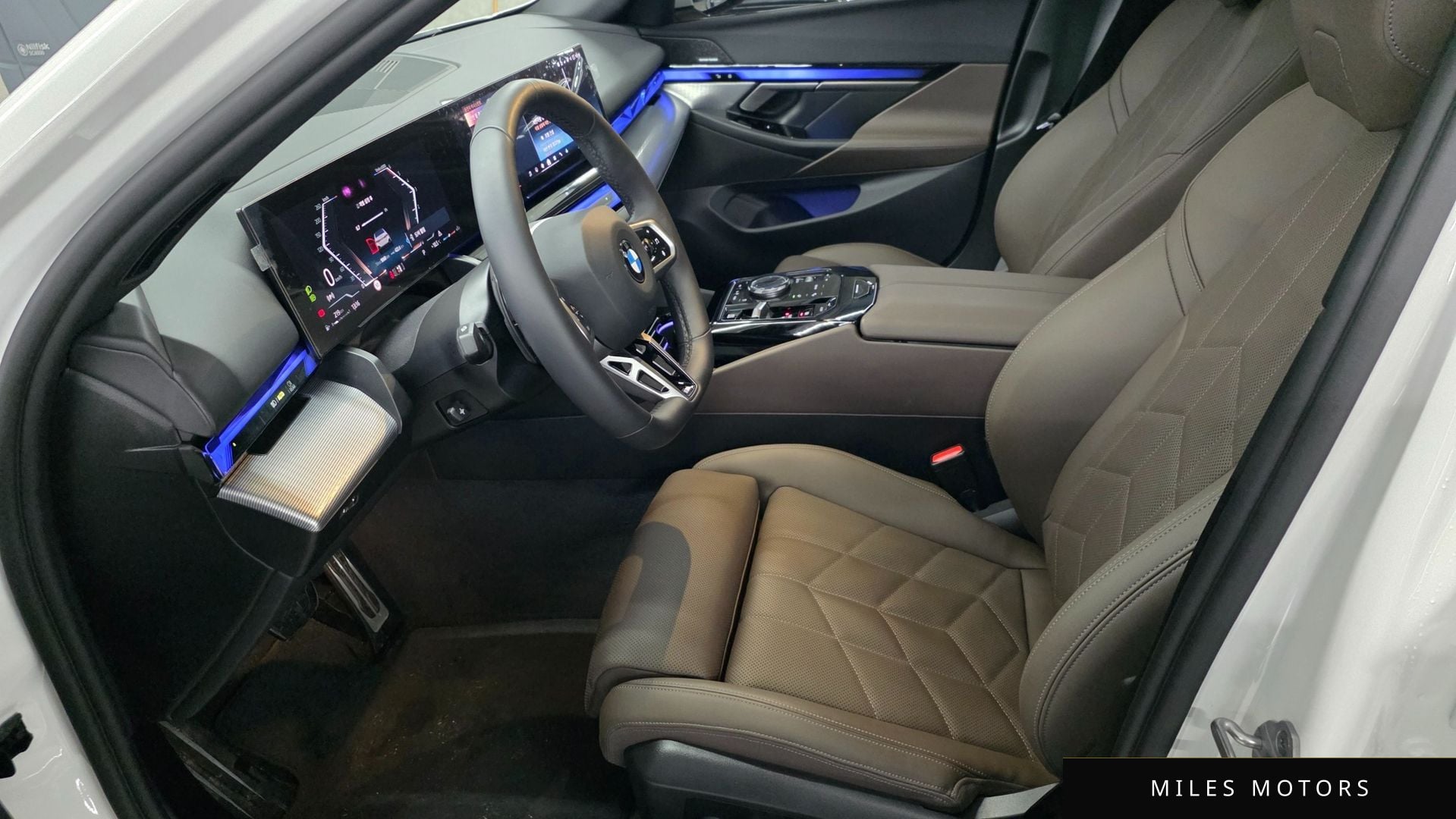 BMW 5 Series (G60) 2025 — миниатюра 10