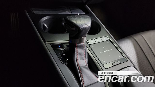 Лексус UX250h 2020 — миниатюра 9