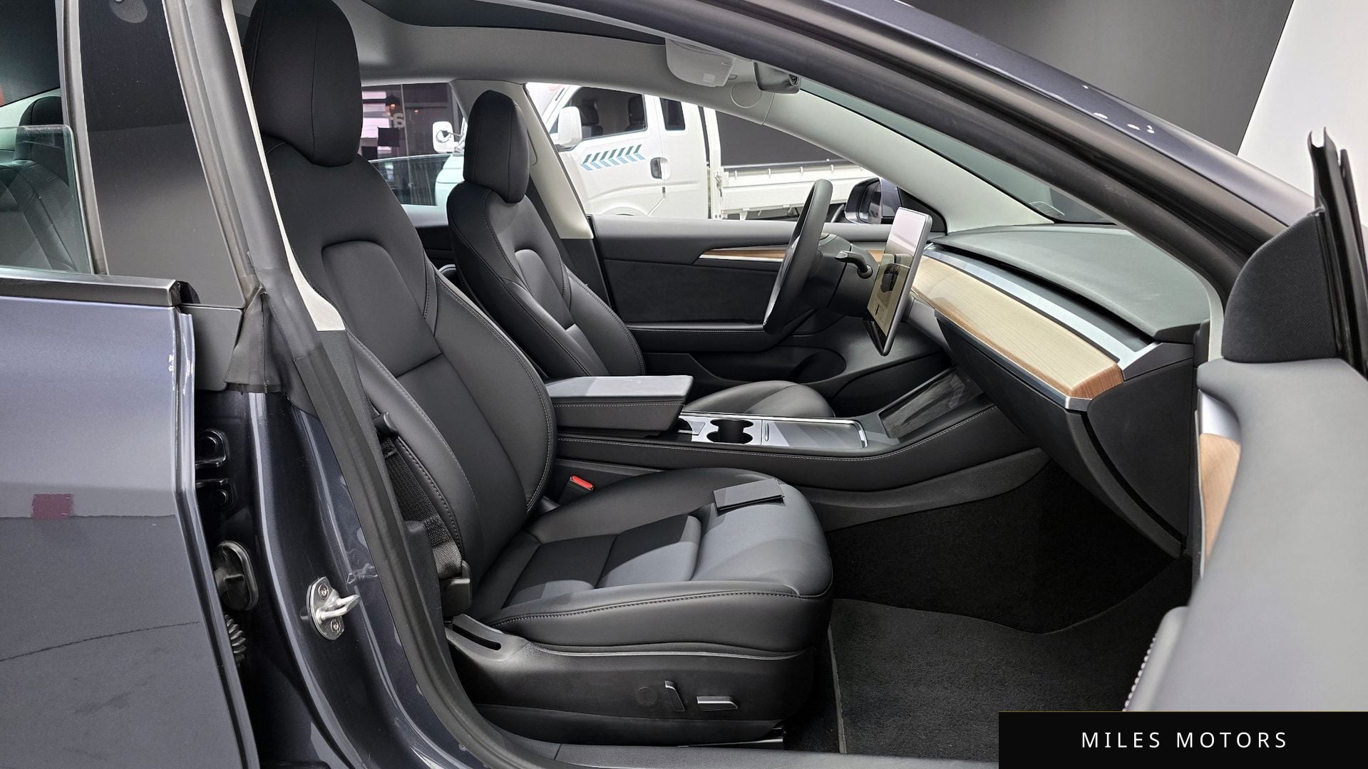 Tesla Model 3 2022 — миниатюра 10