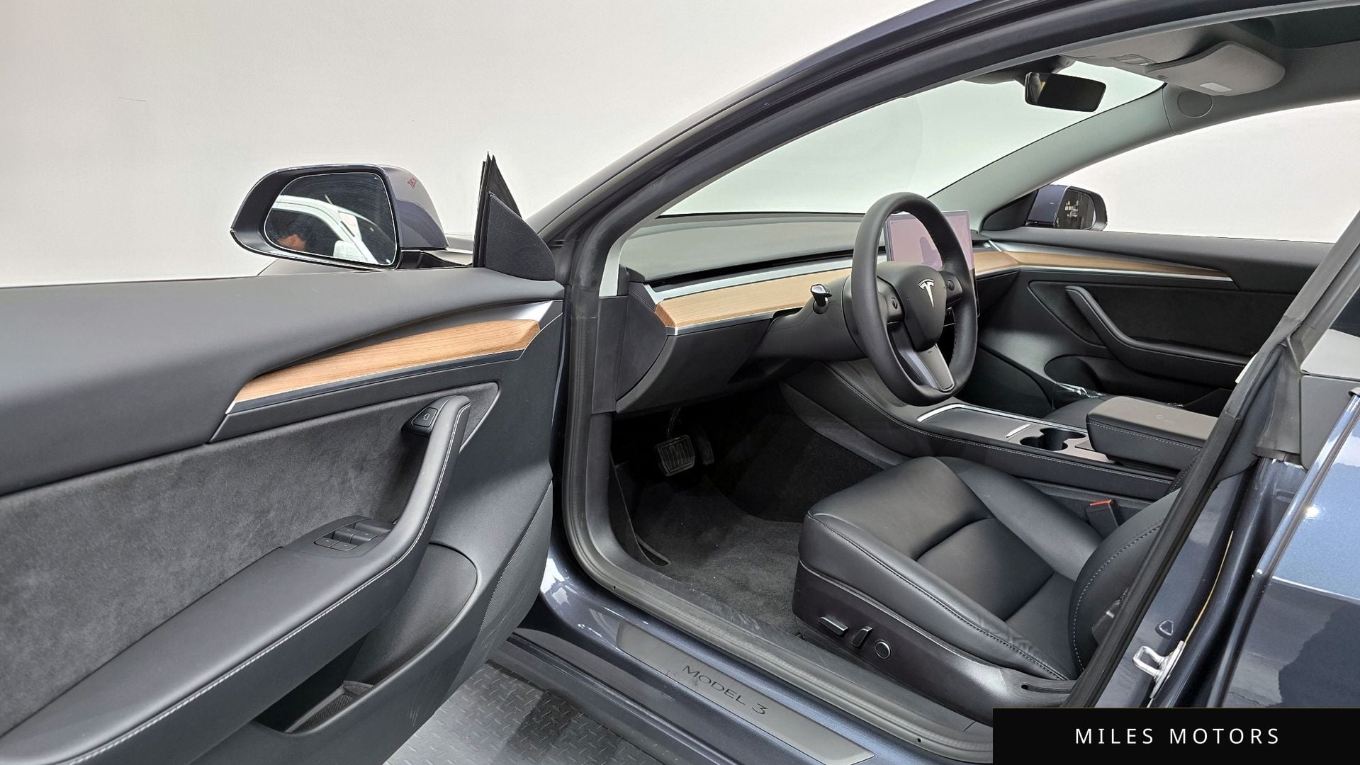 Tesla Model 3 2022 — миниатюра 11