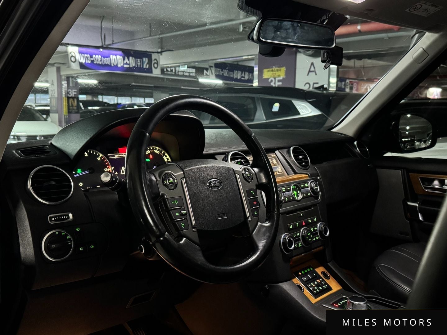 Land Rover Discovery 2016 — миниатюра 9