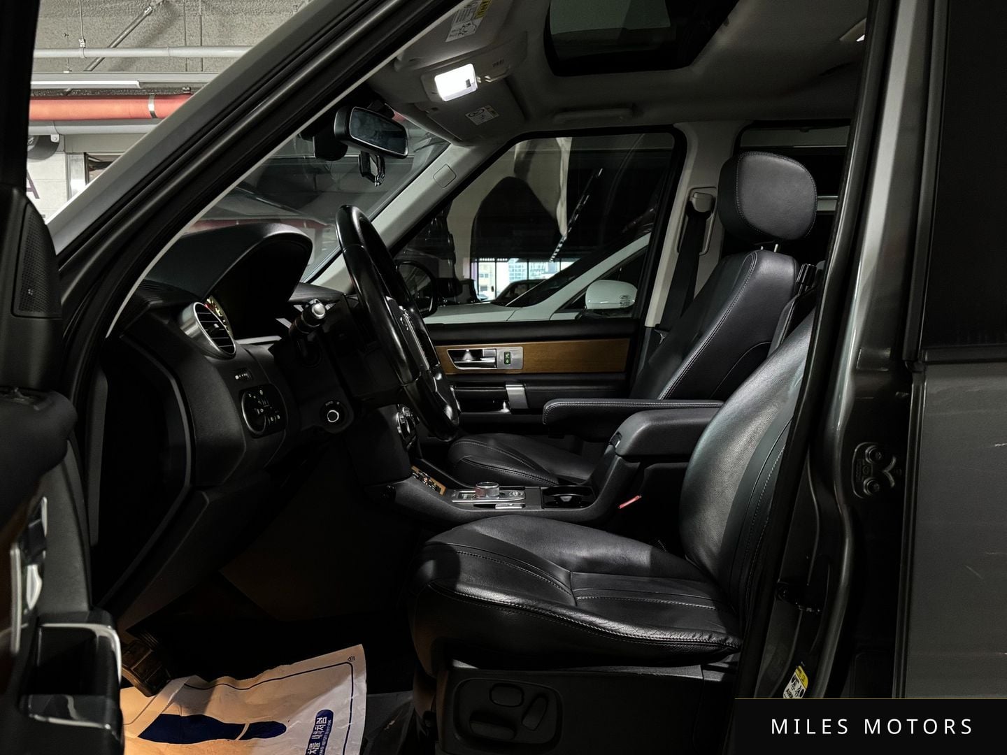 Land Rover Discovery 2016 — миниатюра 10