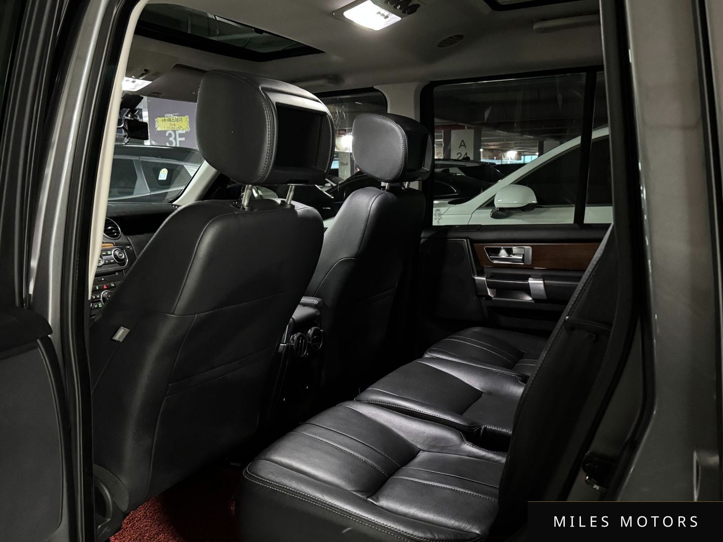 Land Rover Discovery 2016 — миниатюра 11