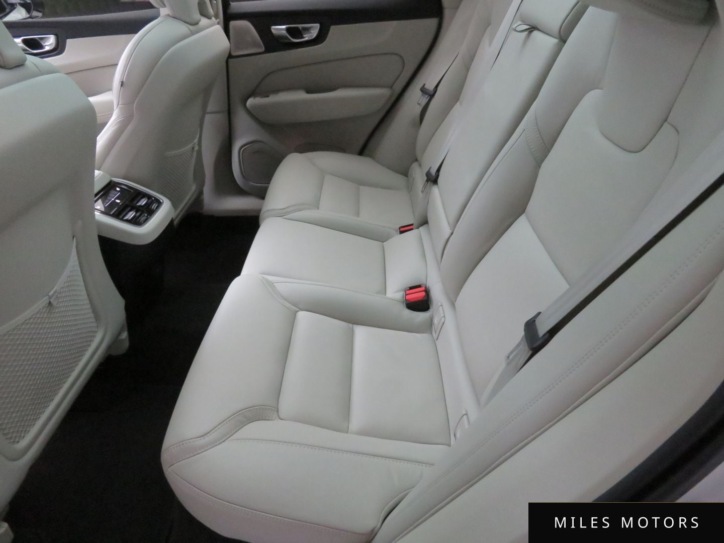 Volvo XC60 2026 — миниатюра 8