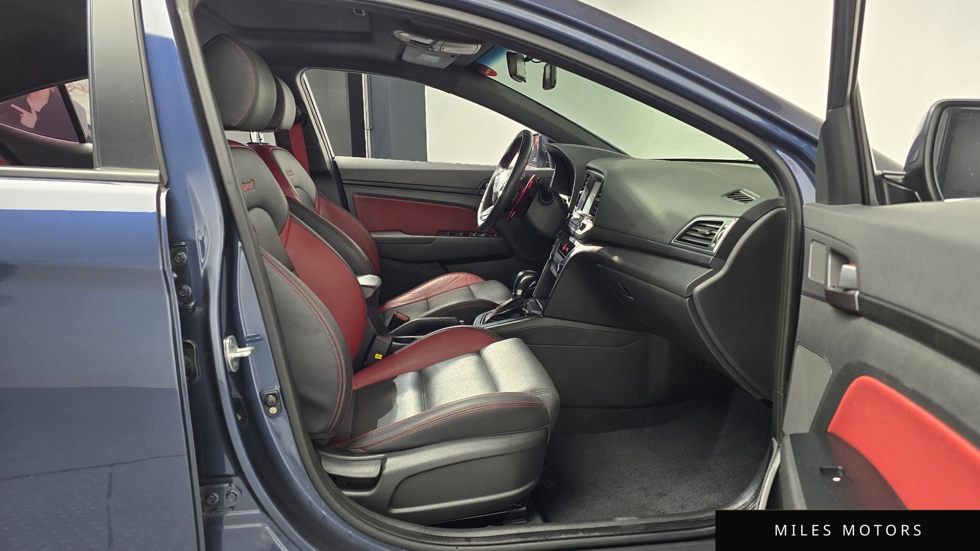 Hyundai AVANTE 2017 — миниатюра 11