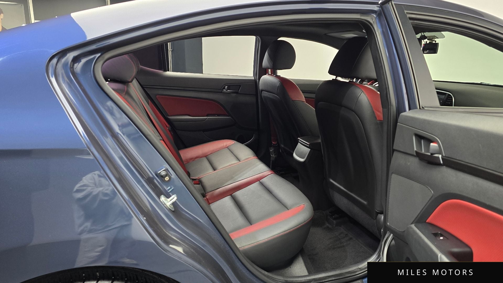 Hyundai AVANTE 2017 — миниатюра 12