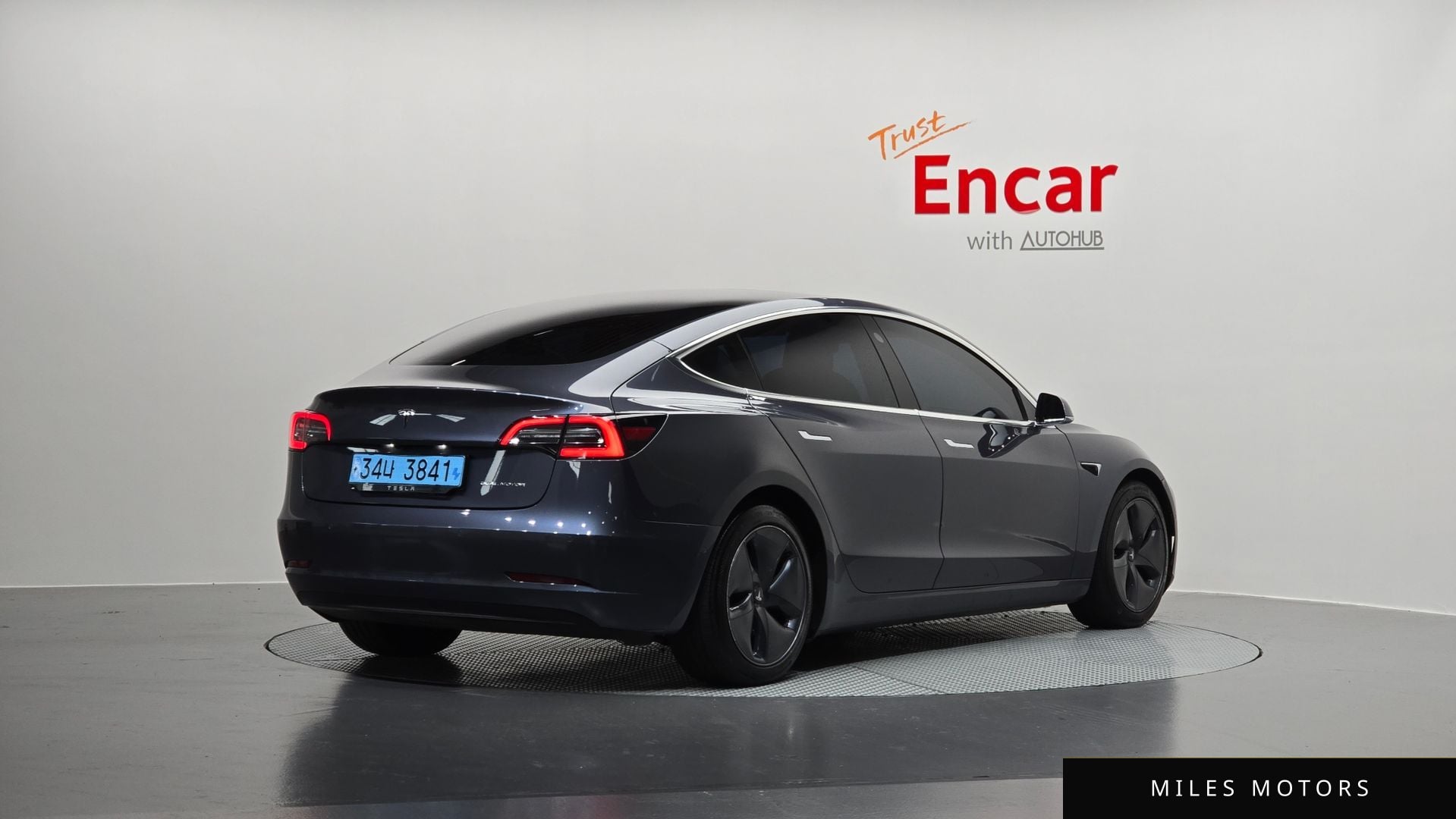Tesla Model 3 2020 — миниатюра 2