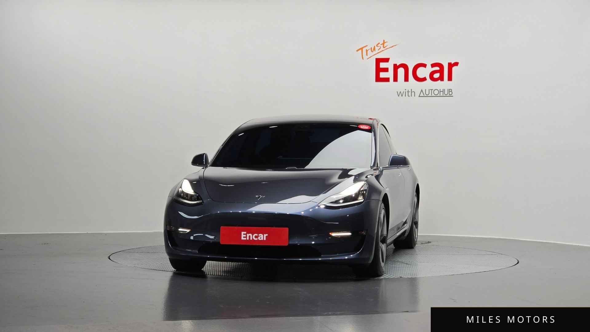 Tesla Model 3 2020 — миниатюра 3
