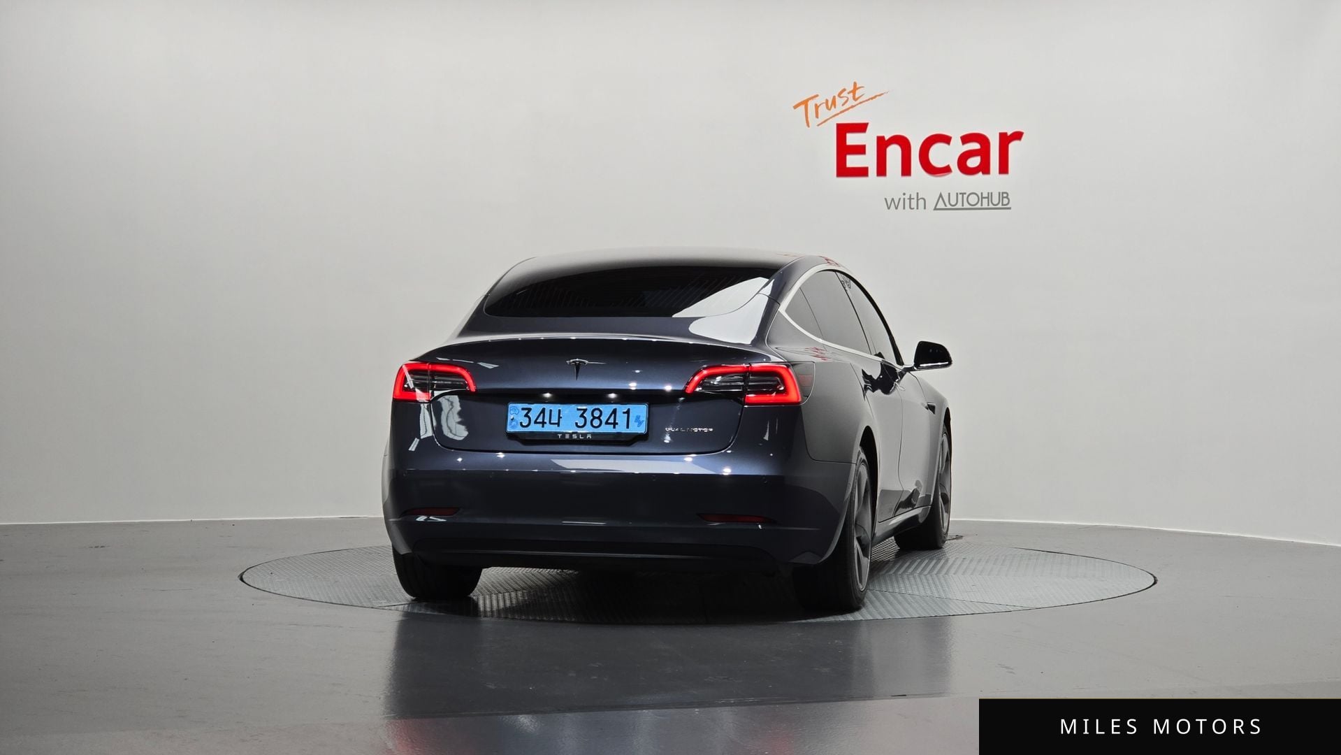 Tesla Model 3 2020 — миниатюра 4