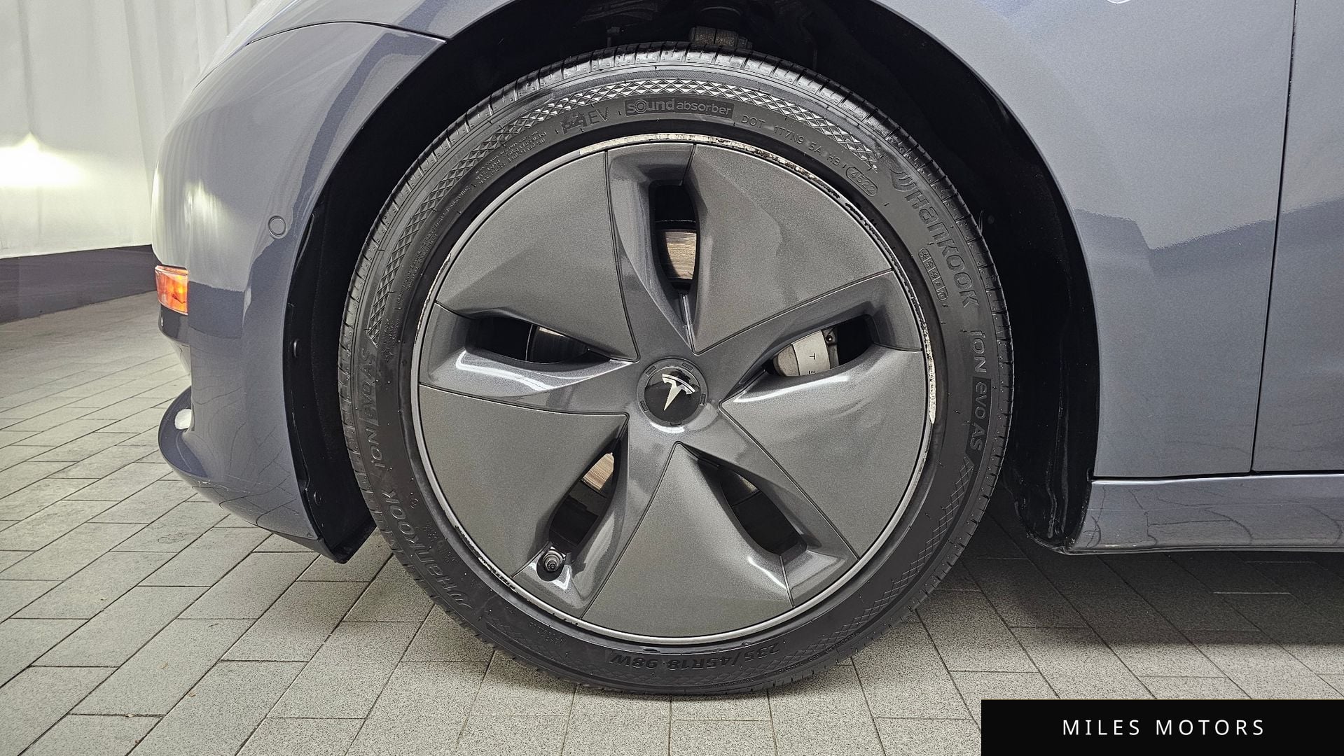 Tesla Model 3 2020 — миниатюра 5