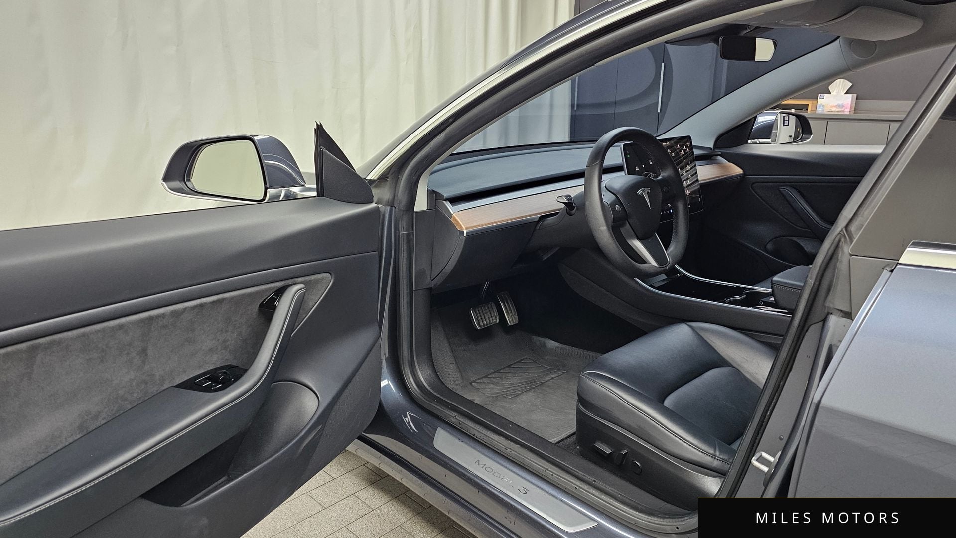 Tesla Model 3 2020 — миниатюра 10