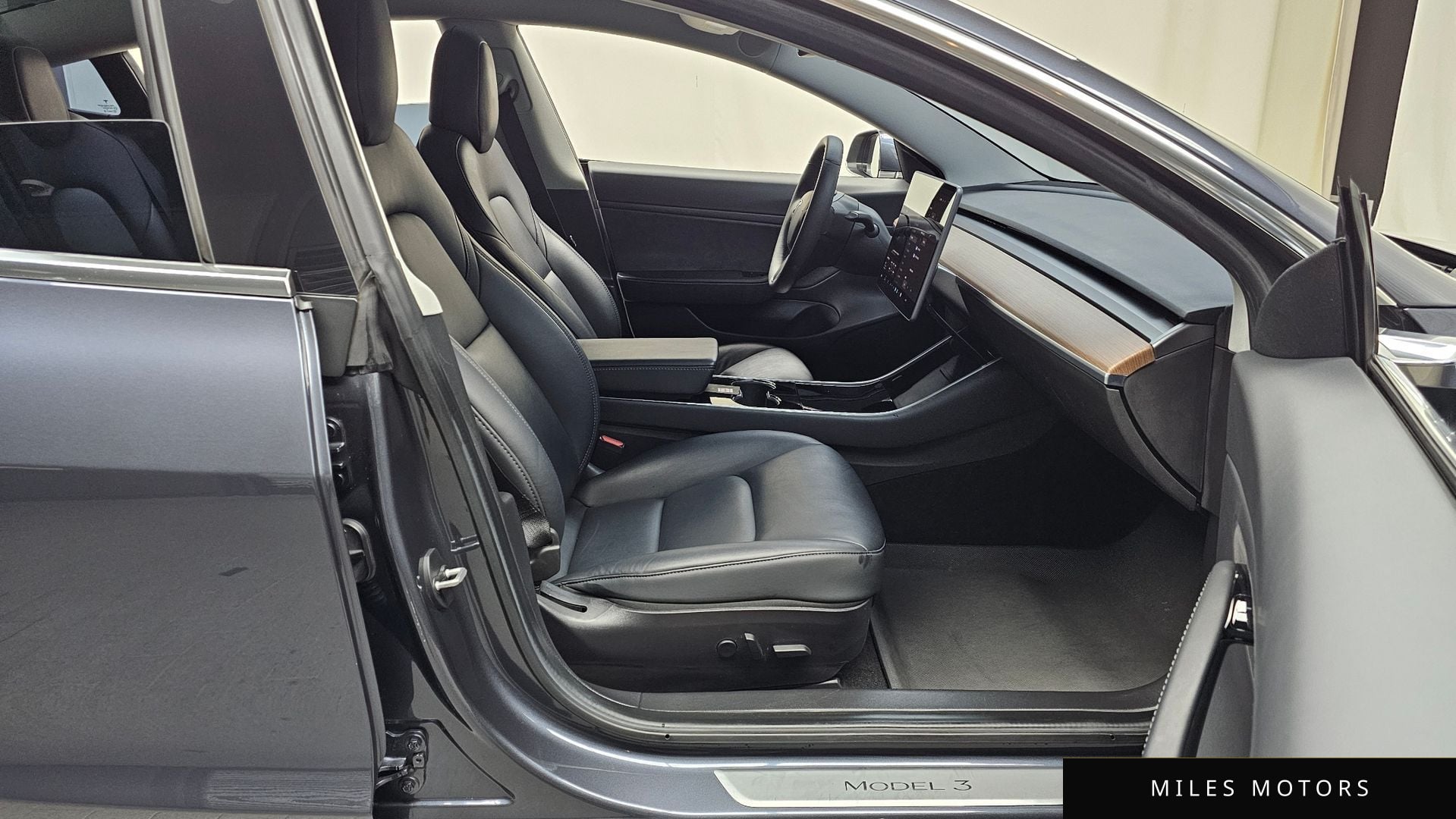 Tesla Model 3 2020 — миниатюра 11