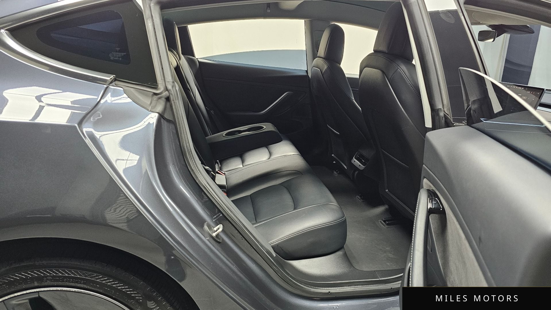Tesla Model 3 2020 — миниатюра 12