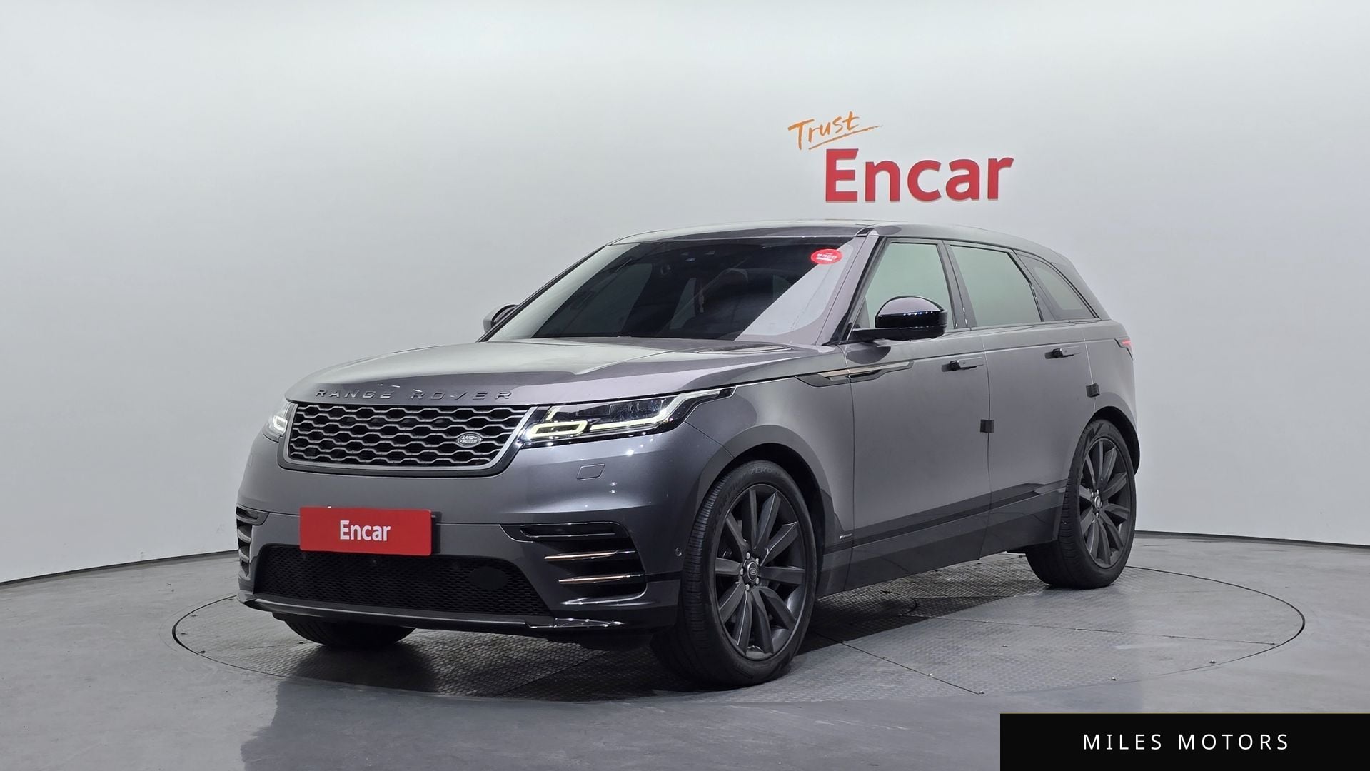 Land Rover Range Rover Velar 2018 — фото 1 из 12