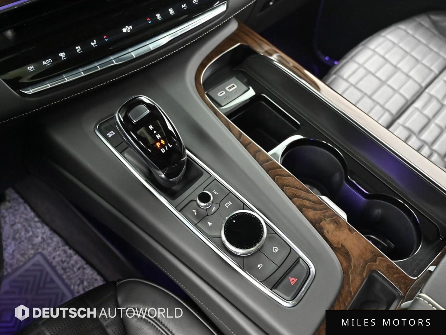 Cadillac Escalade 2023 — миниатюра 9