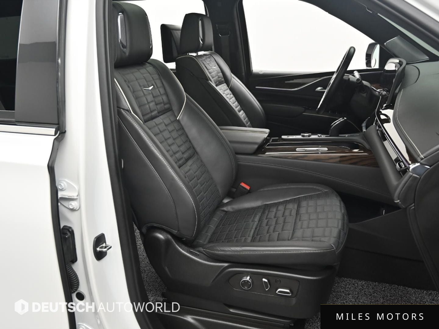 Cadillac Escalade 2023 — миниатюра 10