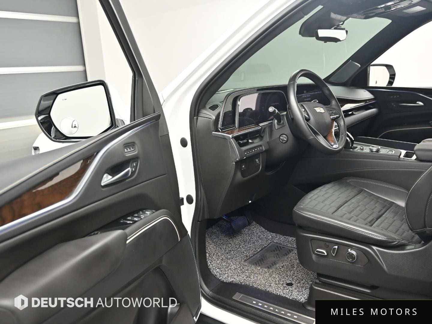 Cadillac Escalade 2023 — миниатюра 11