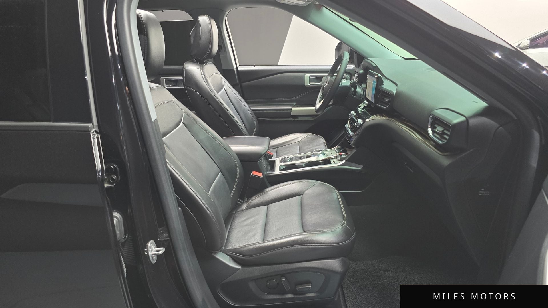 Ford Explorer 2022 — миниатюра 10