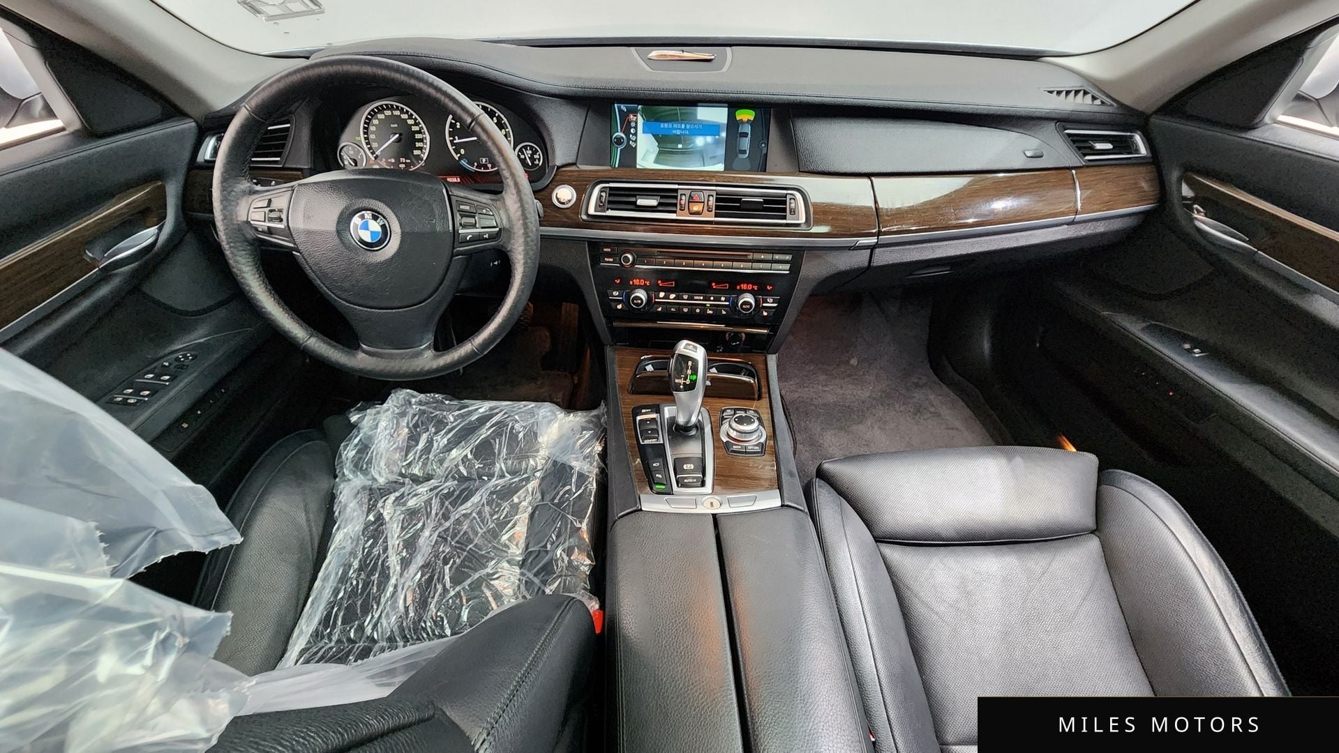 BMW 7 Series (F01) 2010 — миниатюра 7