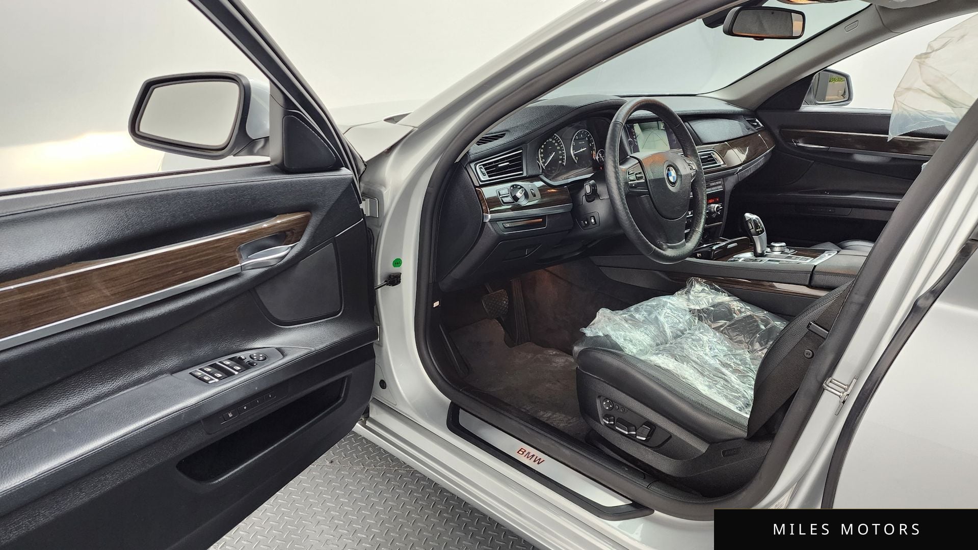BMW 7 Series (F01) 2010 — миниатюра 10