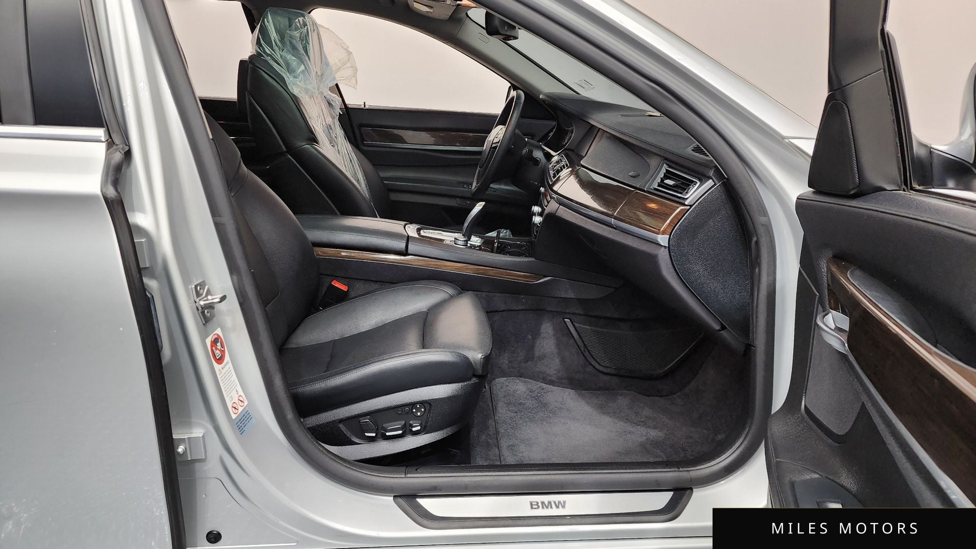 BMW 7 Series (F01) 2010 — миниатюра 11