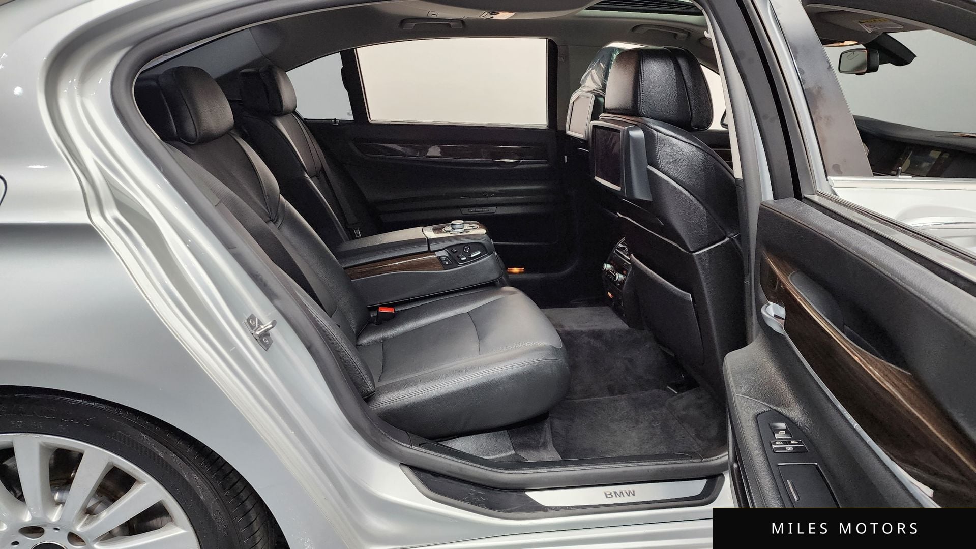 BMW 7 Series (F01) 2010 — миниатюра 12