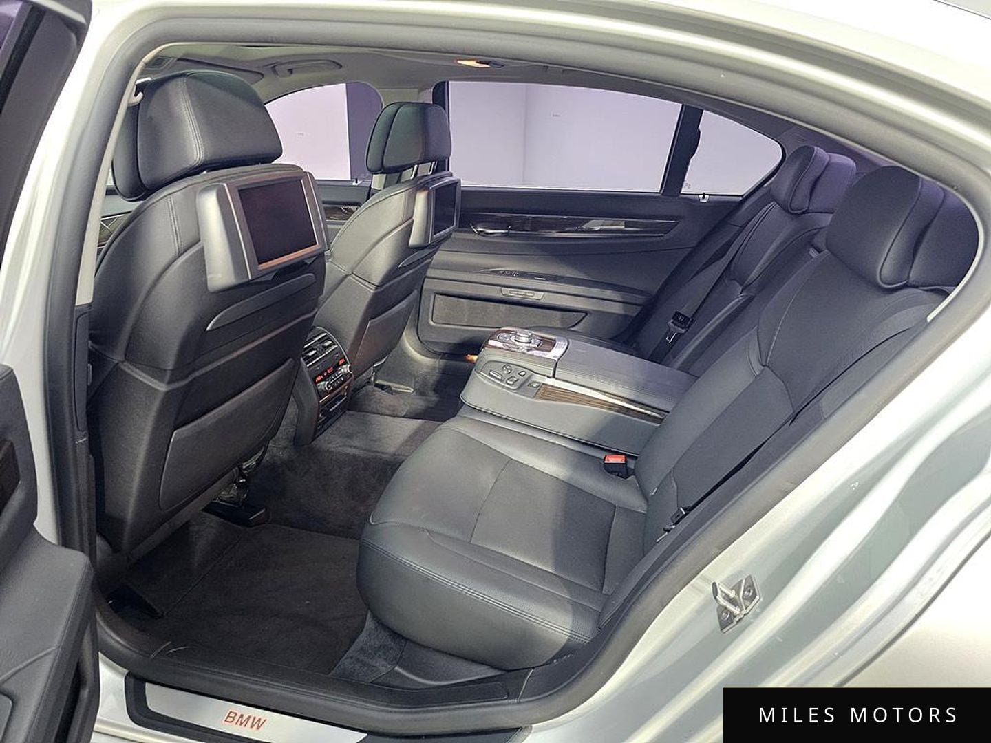 BMW 7 Series (F01) 2010 — миниатюра 8