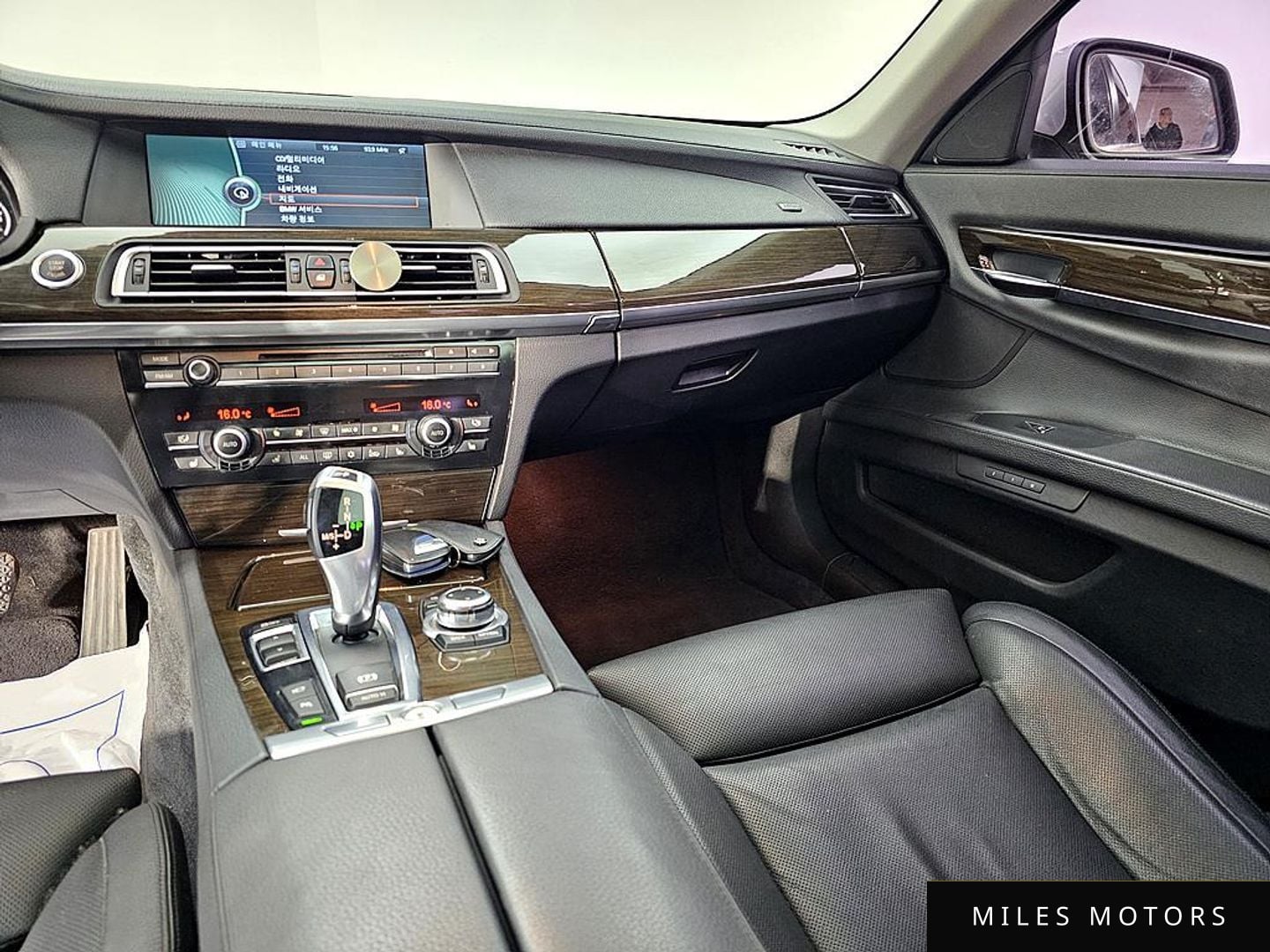 BMW 7 Series (F01) 2010 — миниатюра 9