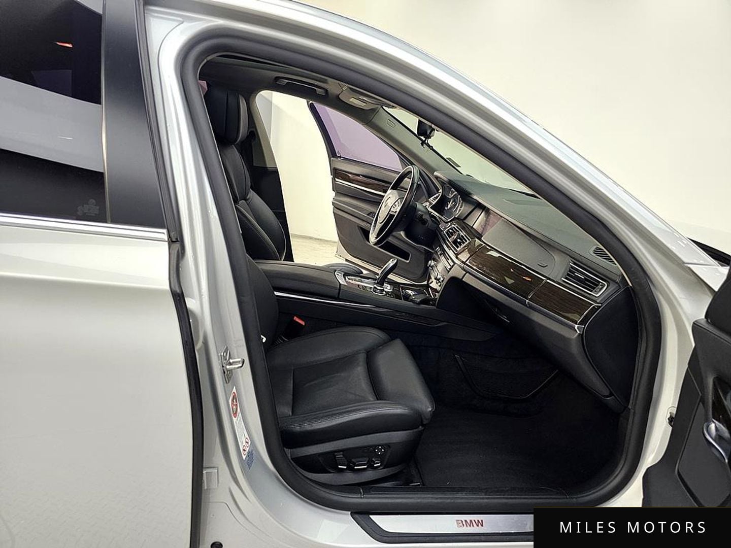 BMW 7 Series (F01) 2010 — миниатюра 10