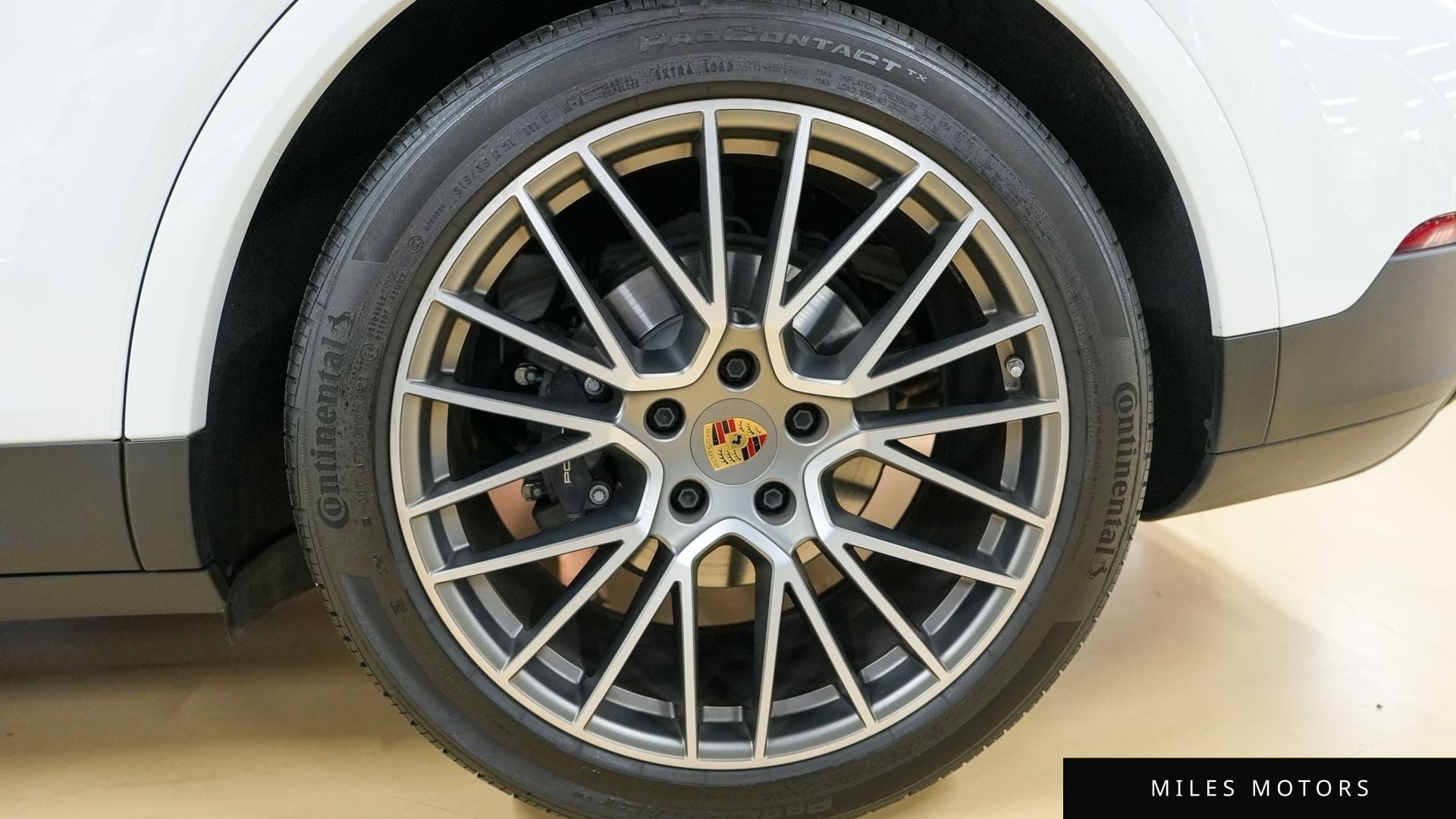 Porsche Cayenne 2023 — миниатюра 18