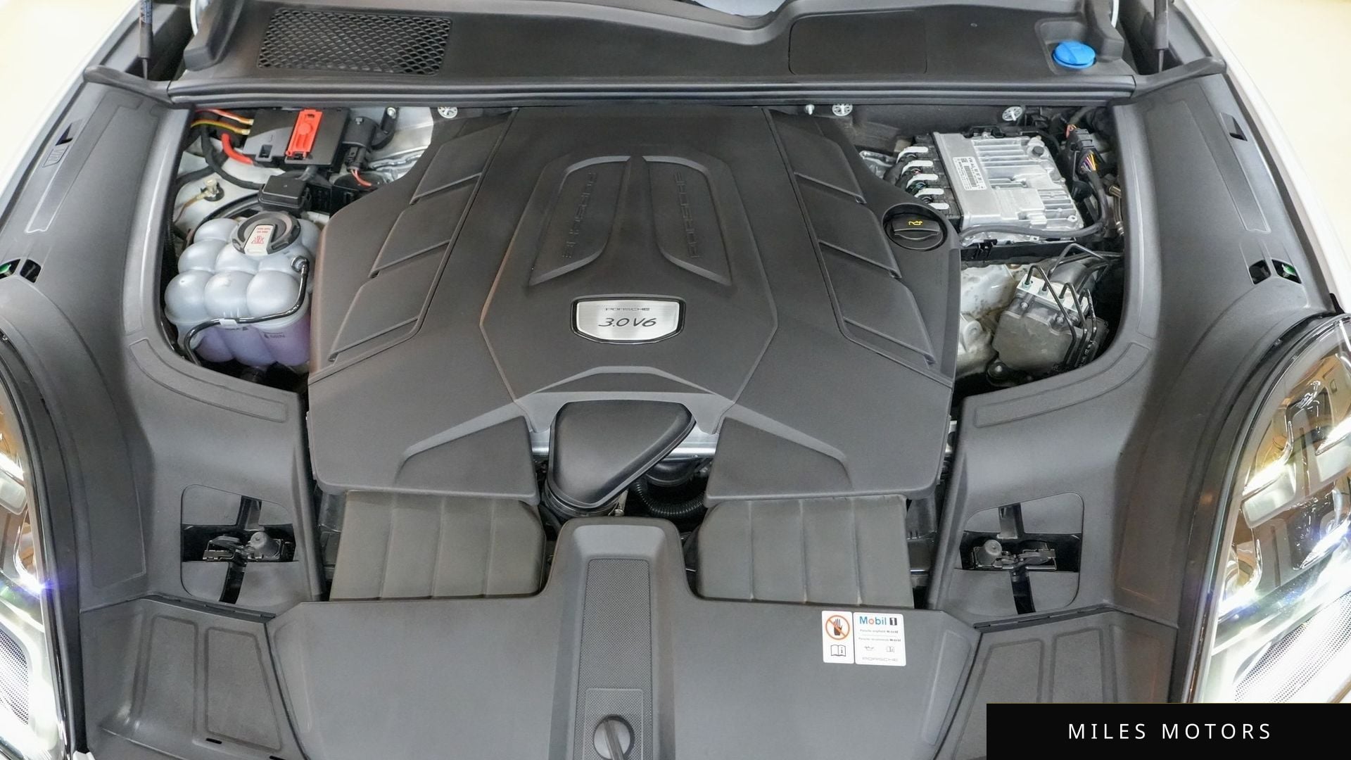 Porsche Cayenne 2023 — миниатюра 19