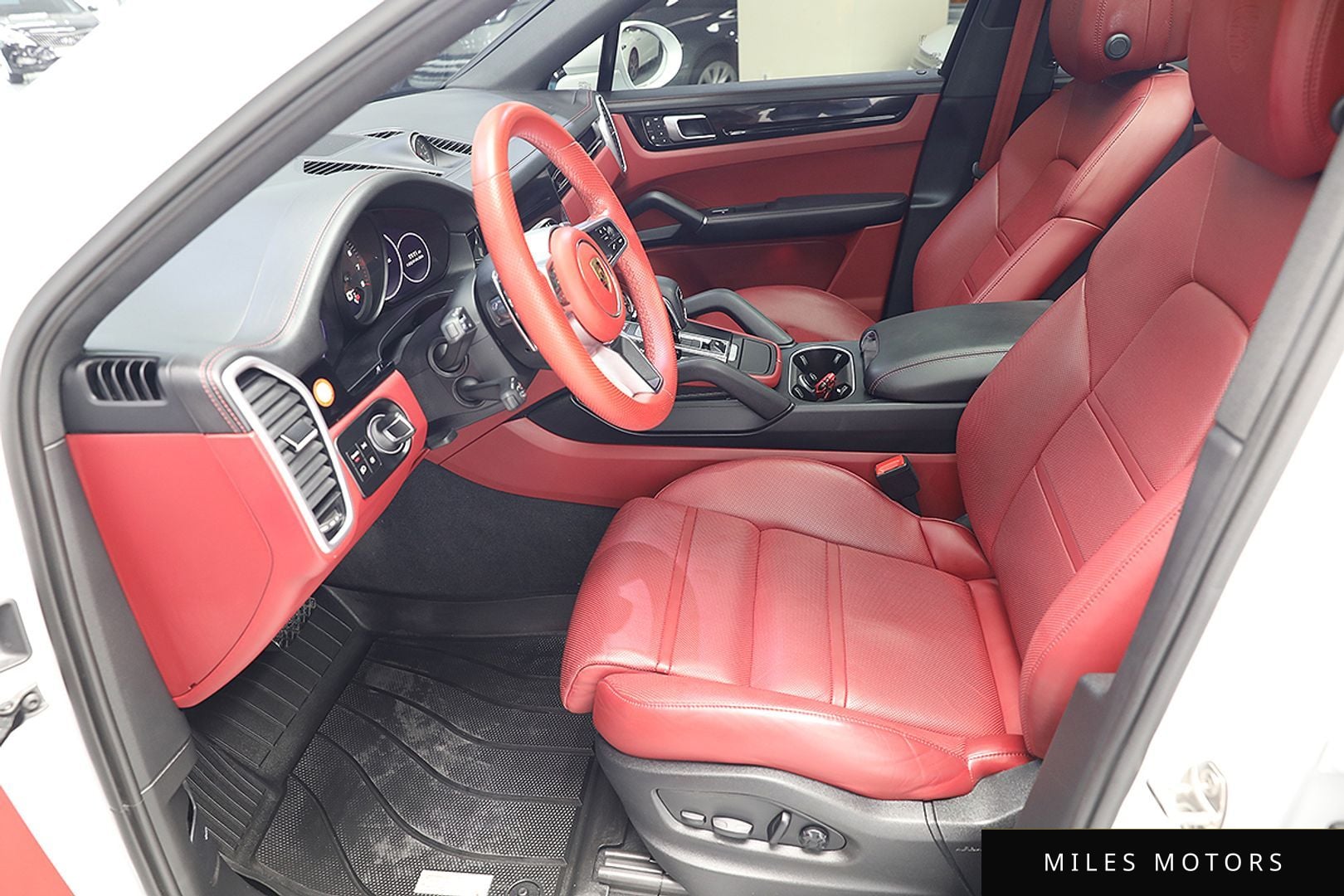 Porsche Cayenne 2023 — миниатюра 7
