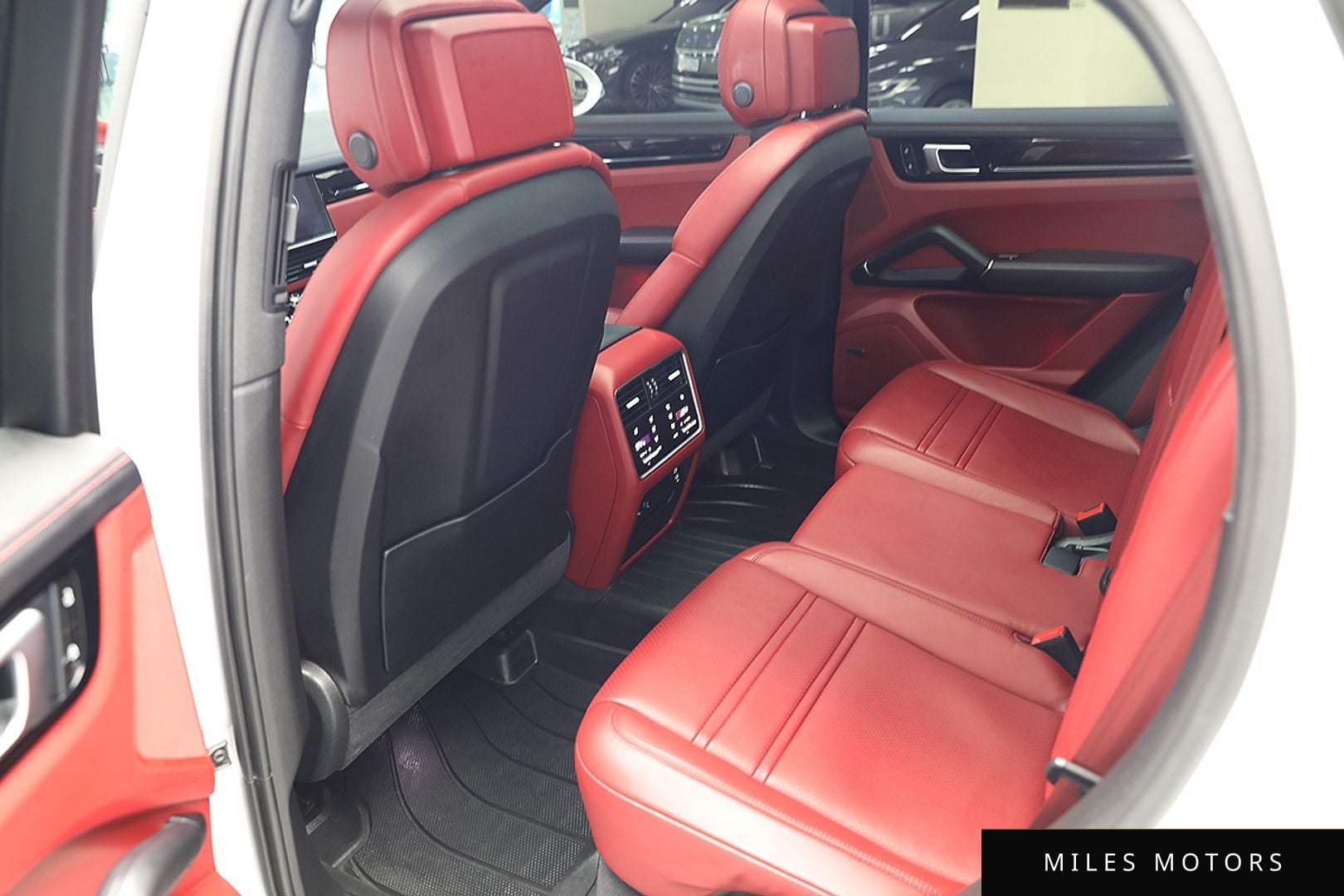 Porsche Cayenne 2023 — миниатюра 9