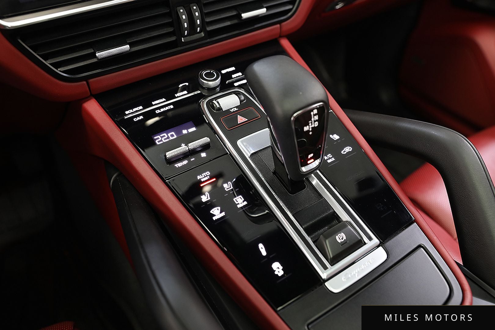 Porsche Cayenne 2023 — миниатюра 10