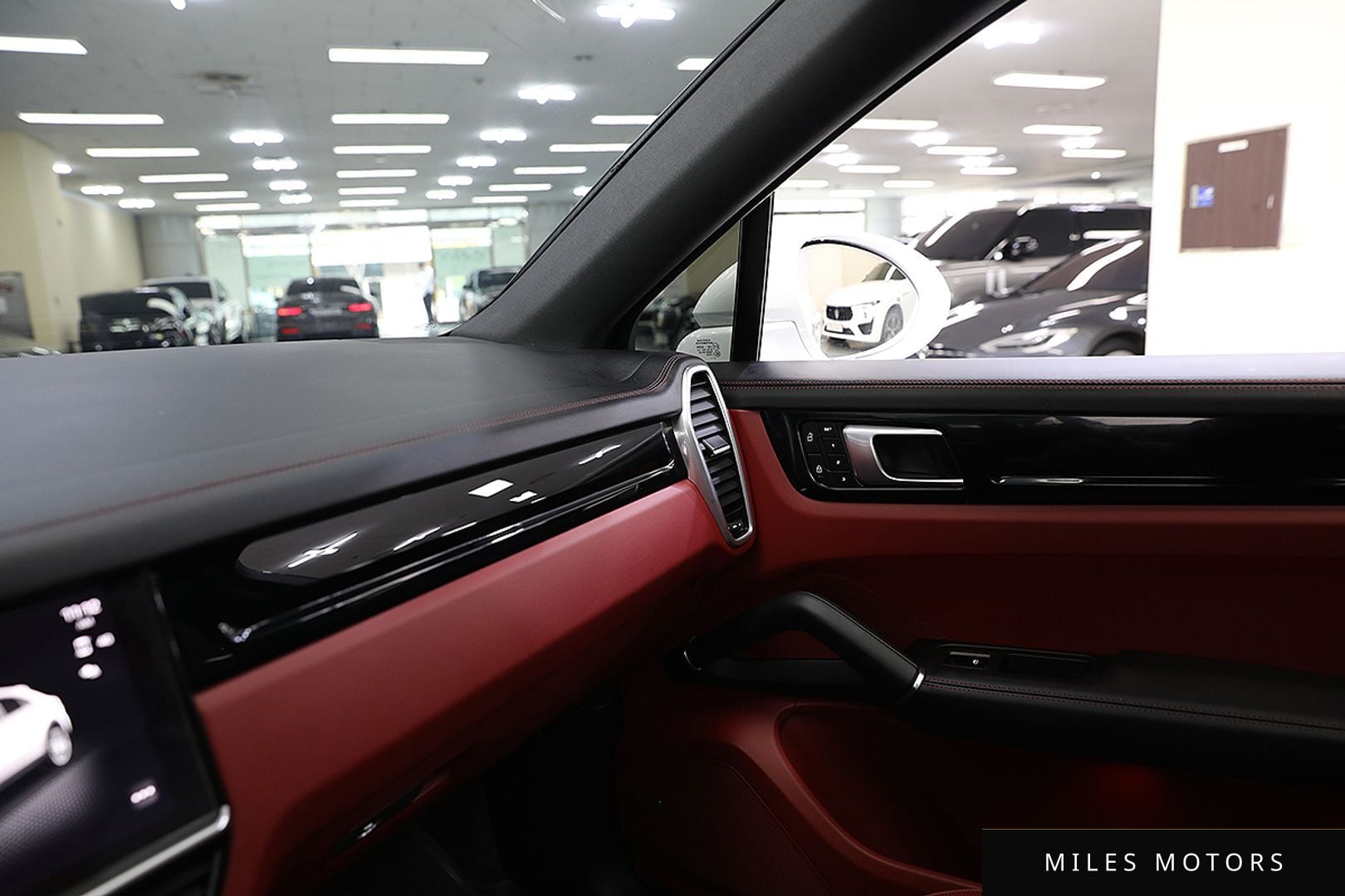 Porsche Cayenne 2023 — миниатюра 11